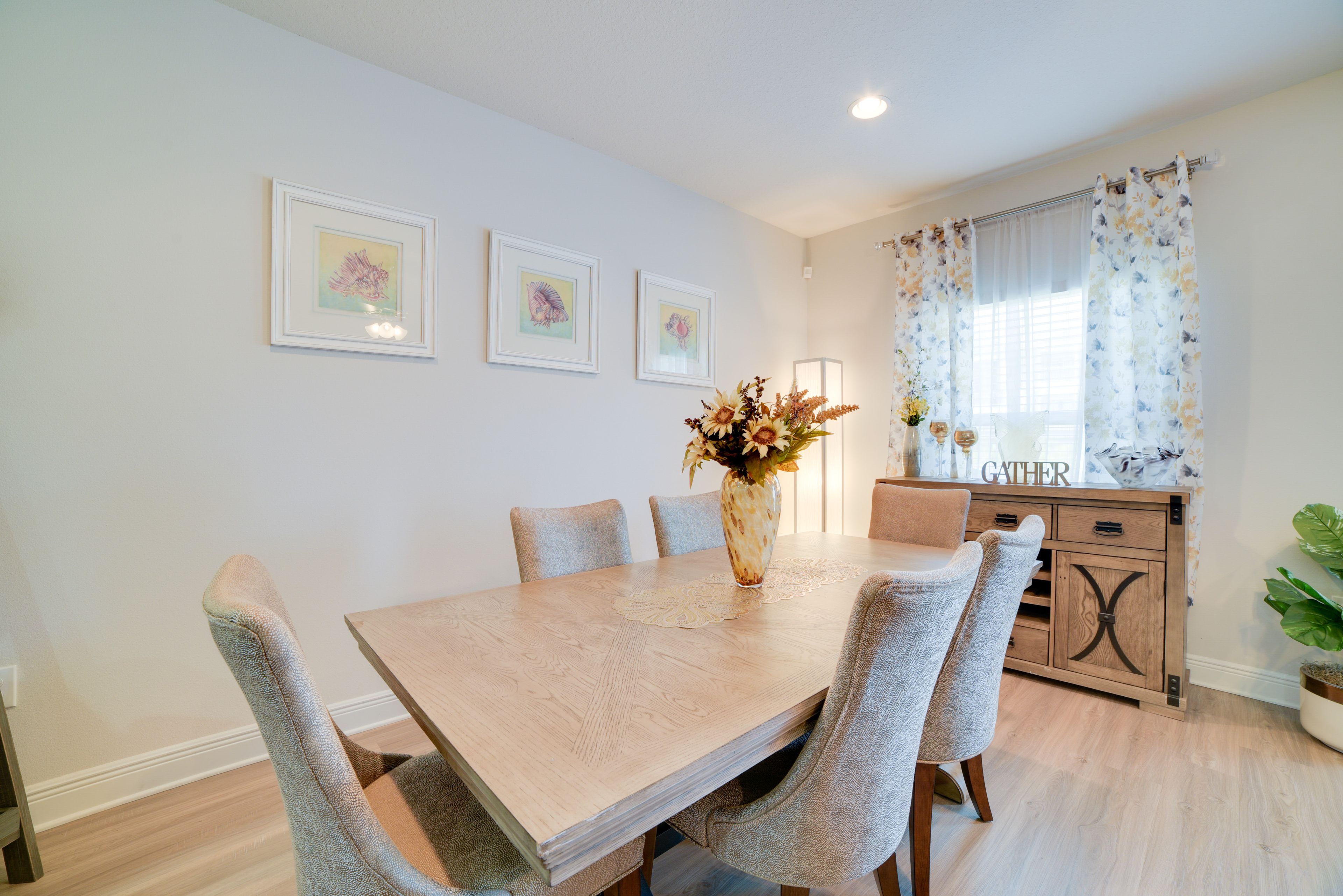 Dining Area | Dishware/Flatware Provided