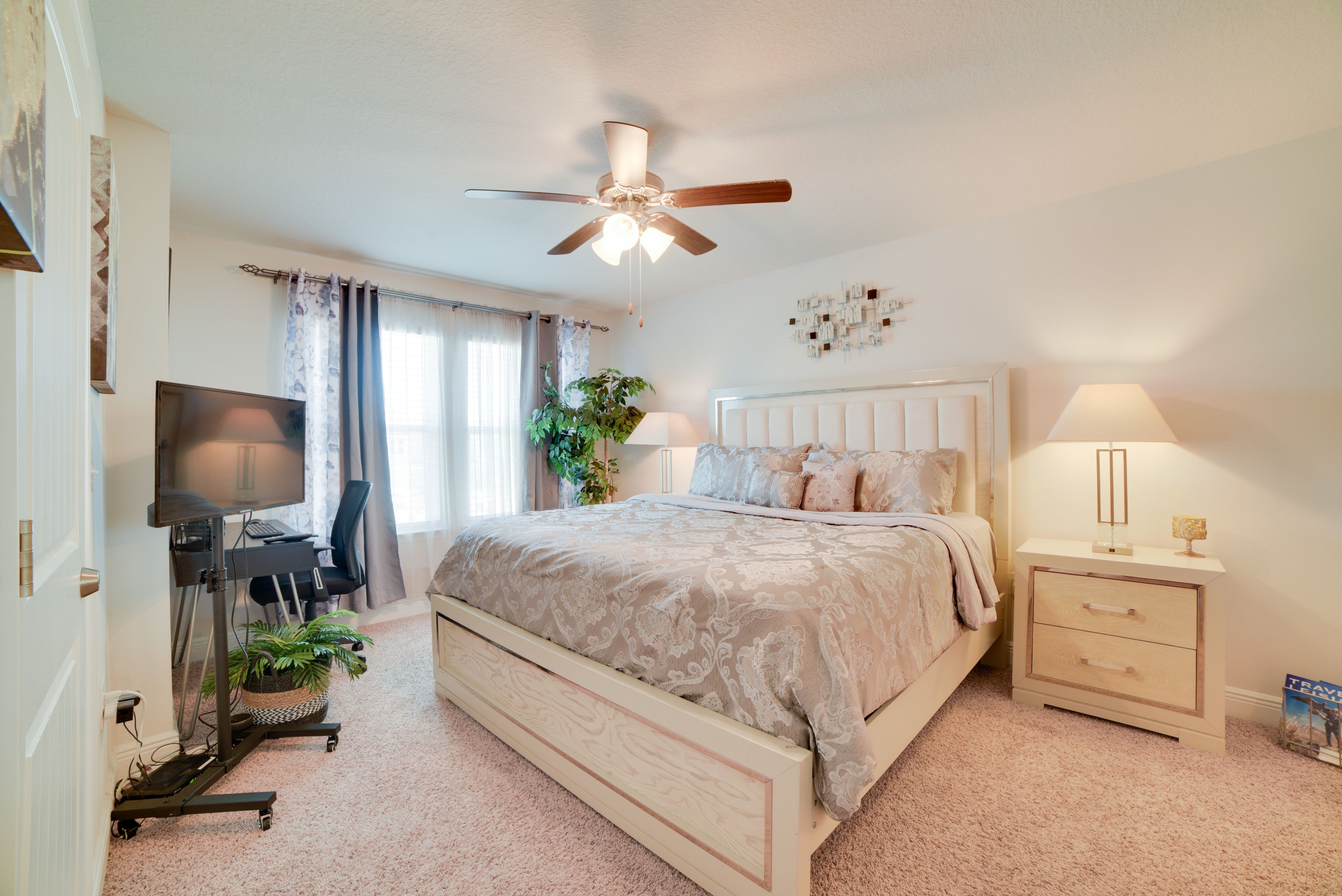 Bedroom 1 | King Bed | Linens Provided