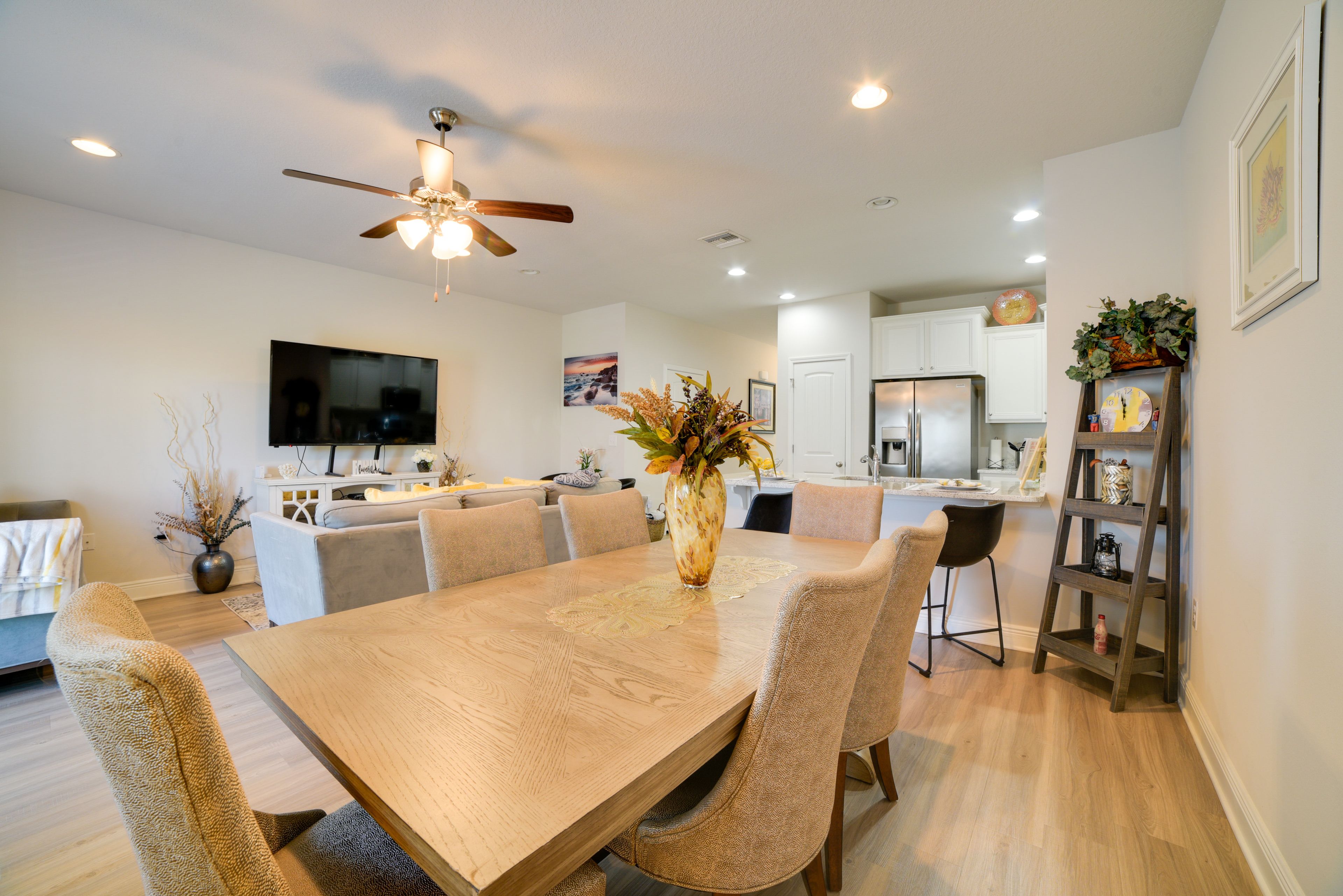 Dining Area | Keyless Entry