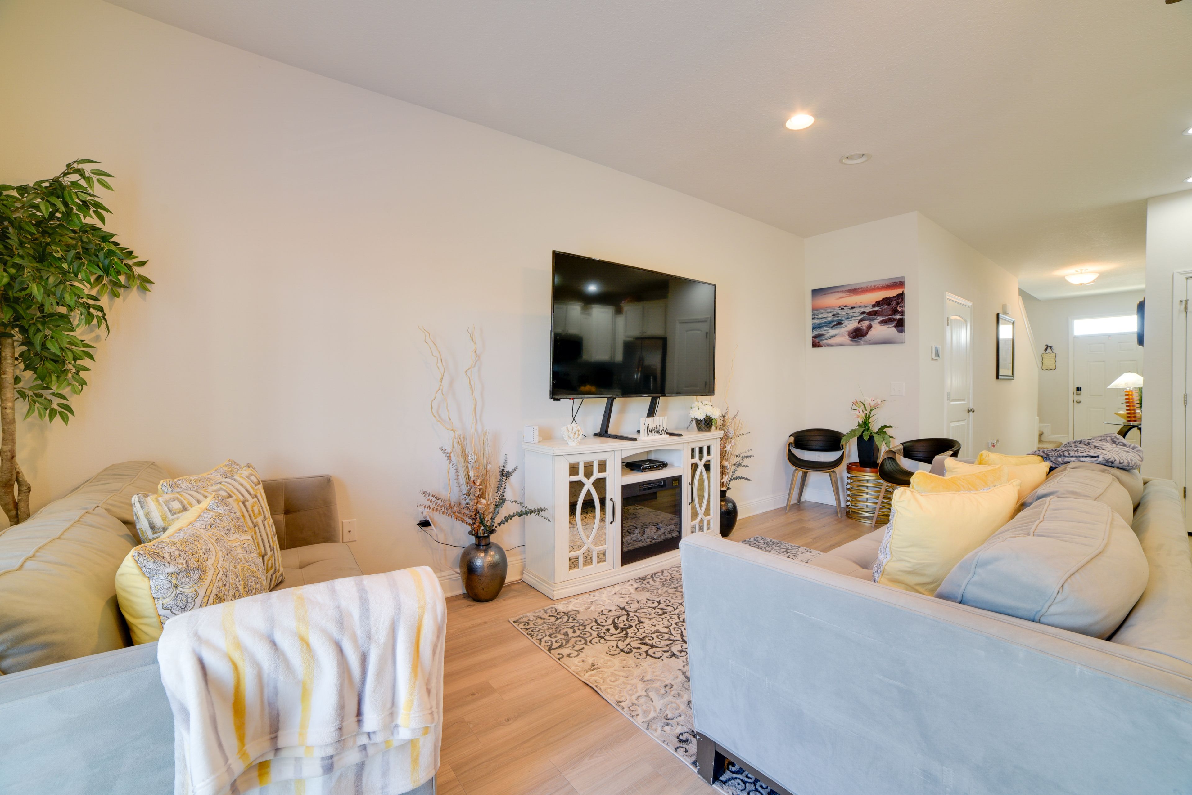 Living Room | Sleeper Sofa | Free WiFi | Smart TV | Central A/C & Heat