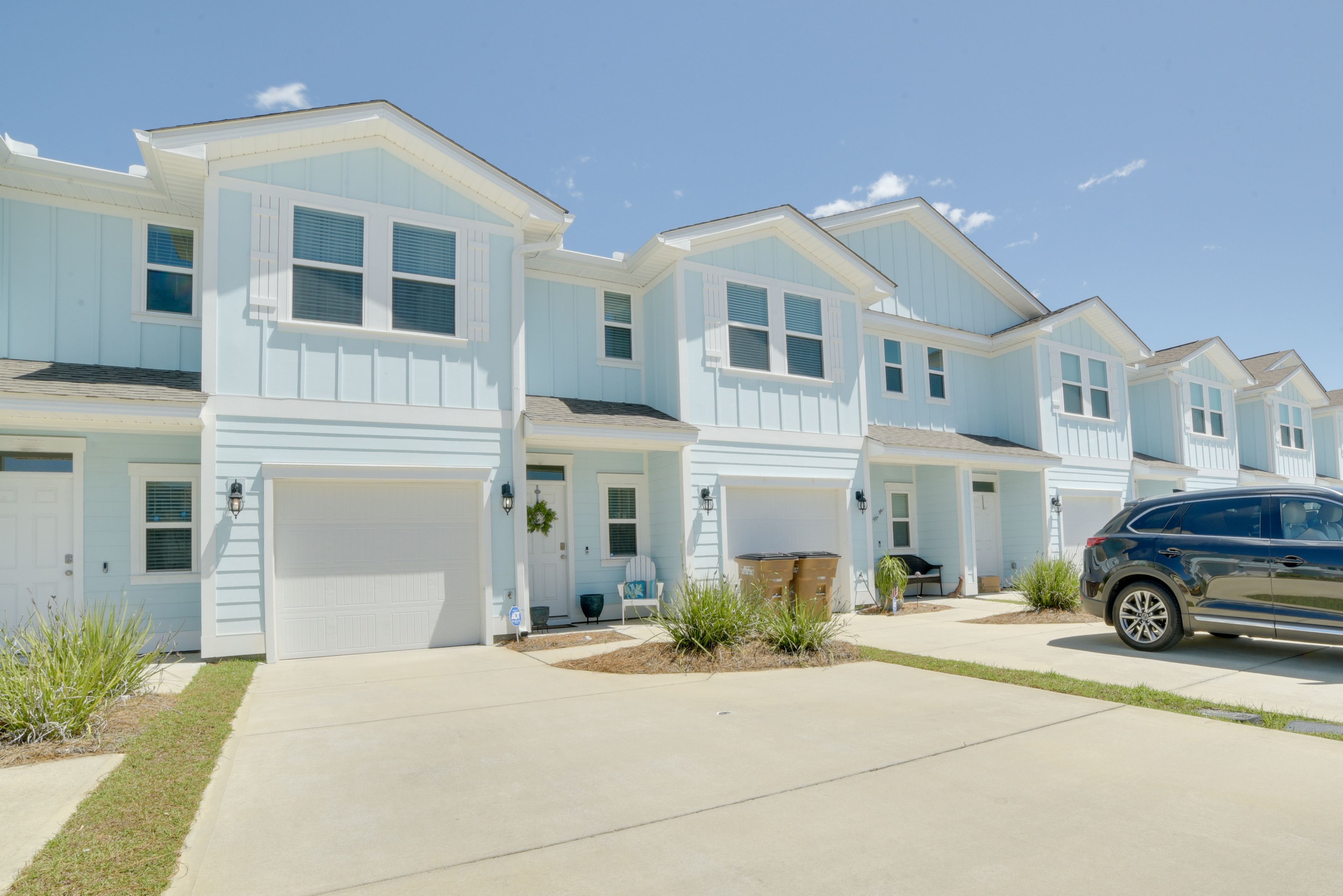 Parking | Driveway (4 Vehicles) | Garage (1 Vehicle)