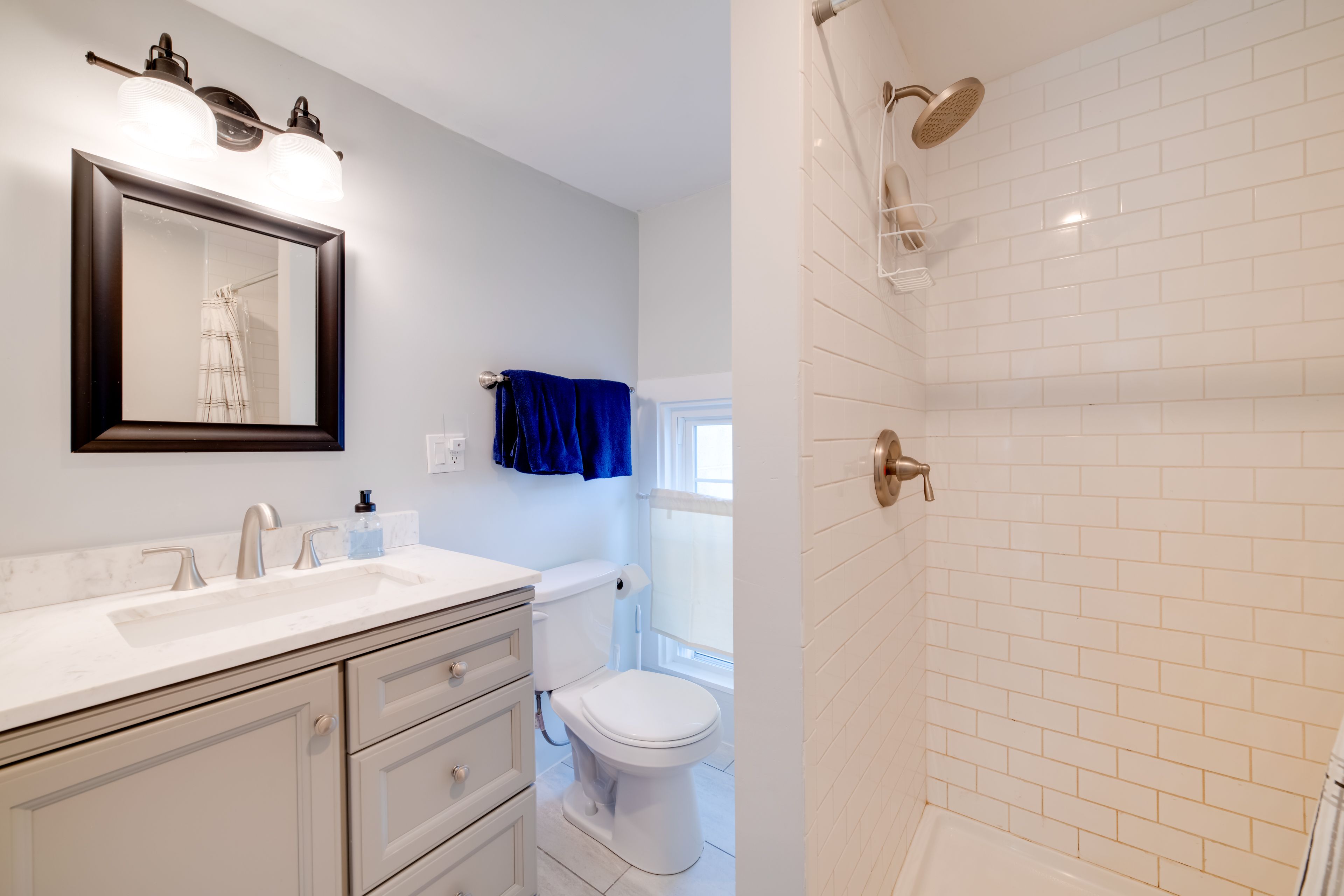 Full Bathroom | 2nd Floor