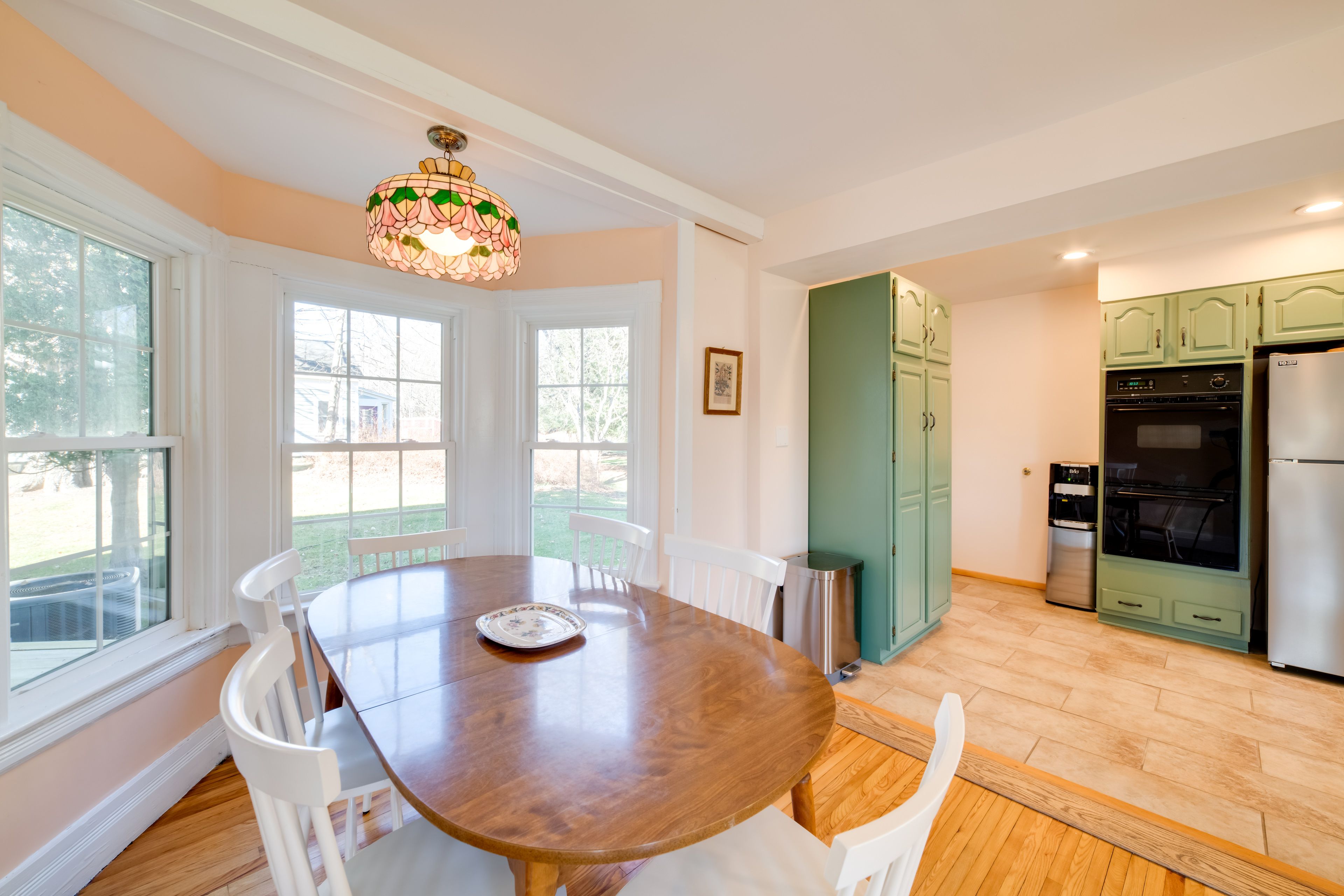 Dining Area | Dishes & Flatware Provided