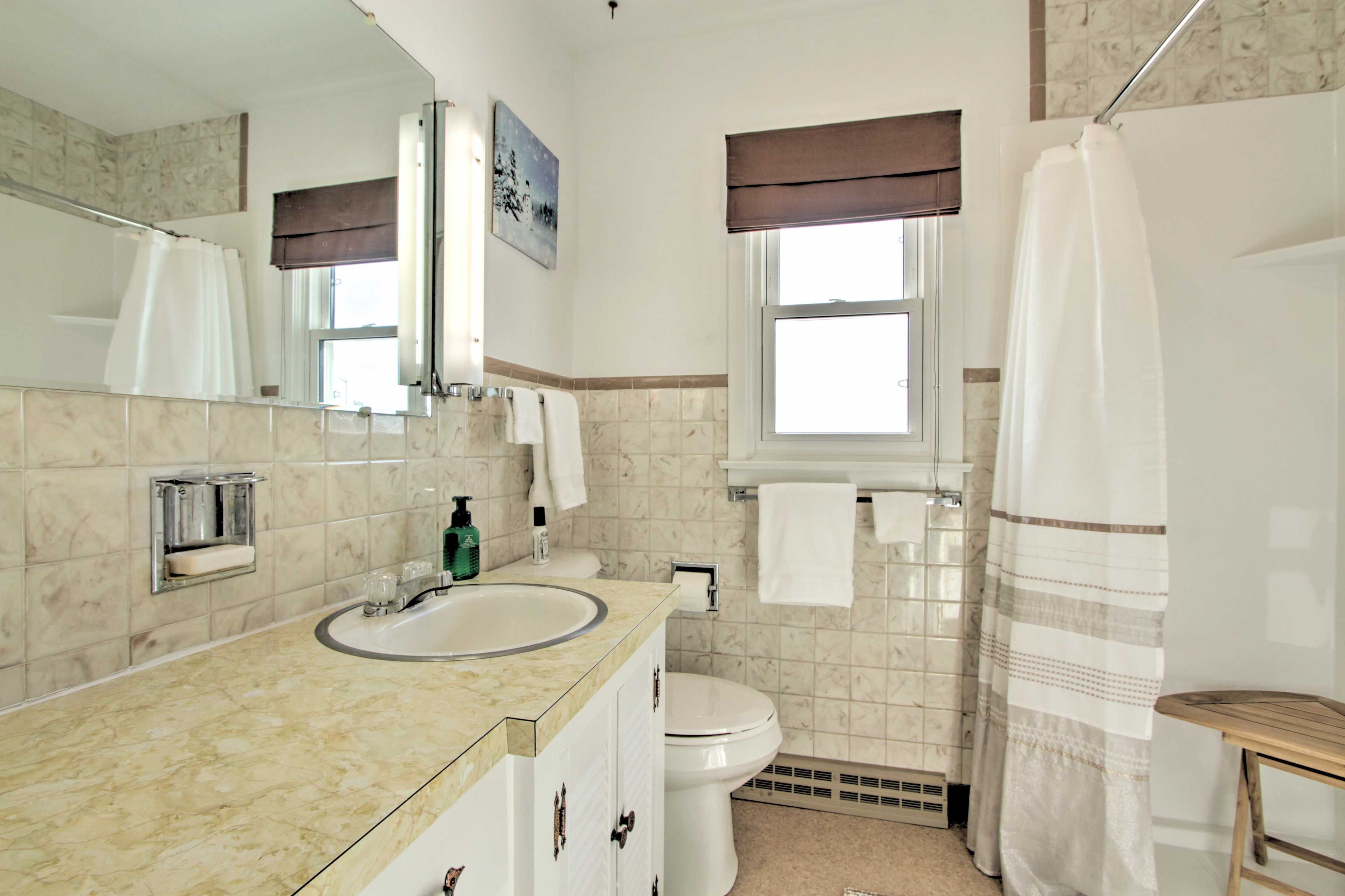 Full Bathroom | 1st Floor