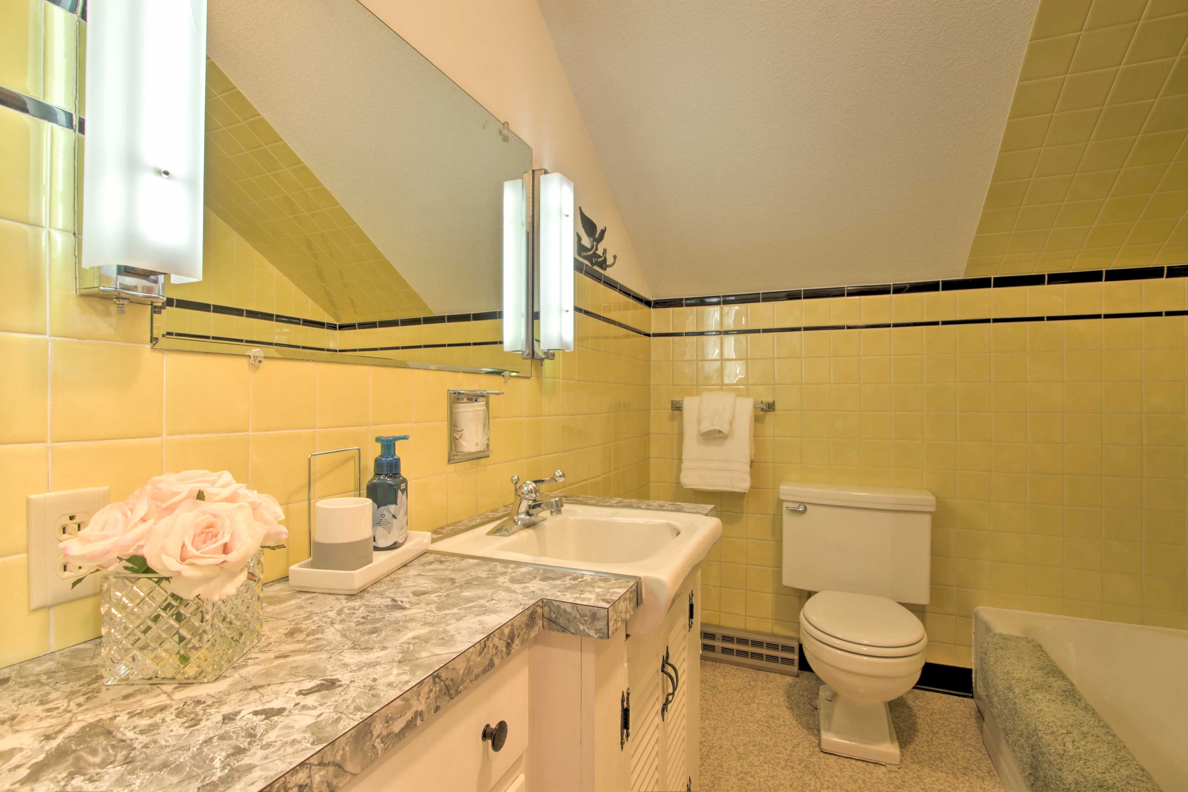 Full Bathroom | 2nd Floor