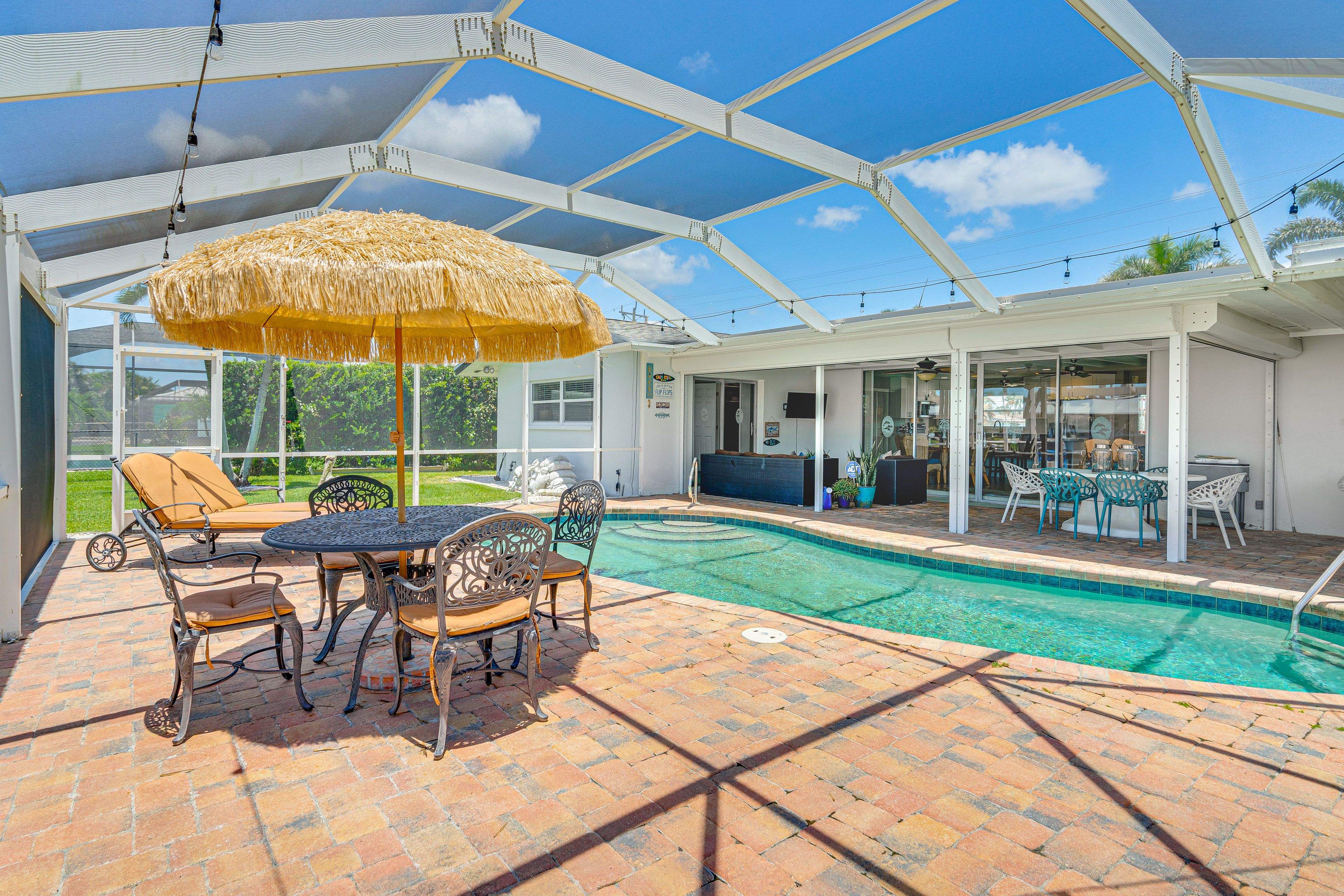Private Pool | Outdoor Dining Area