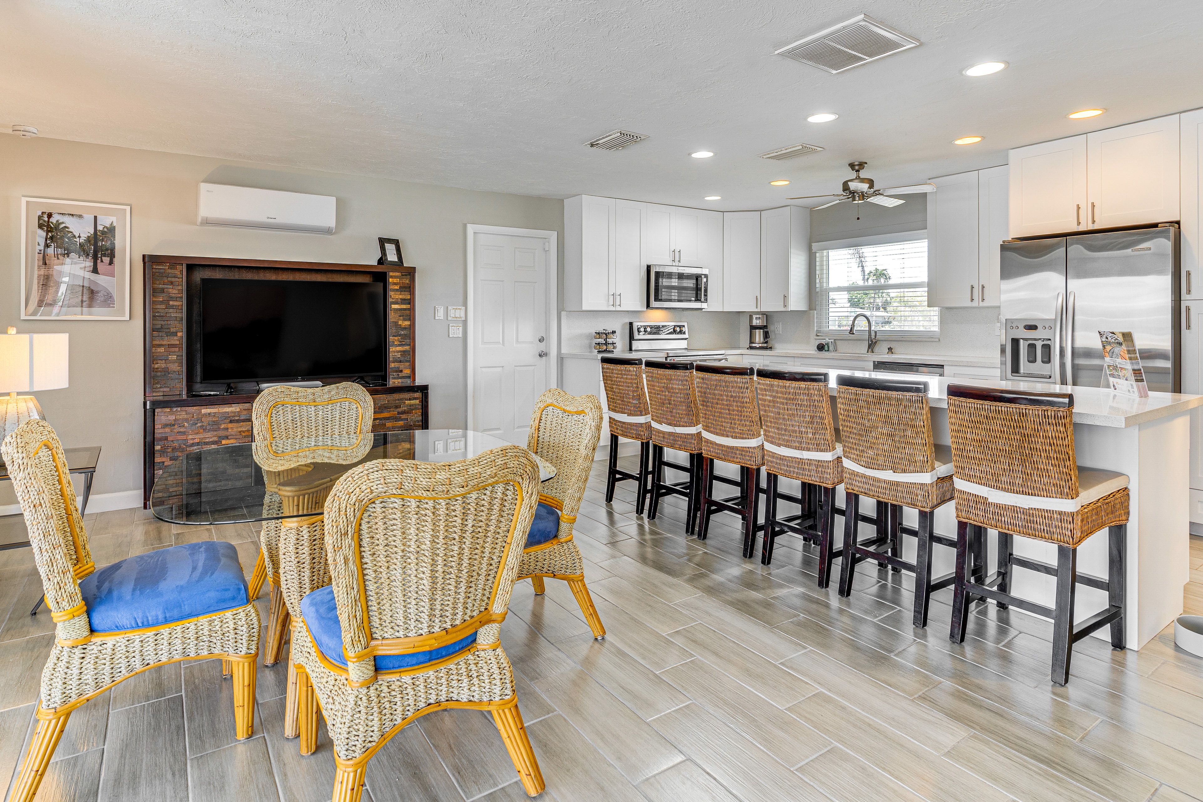 Dining Area | Breakfast Bar | Smart TV