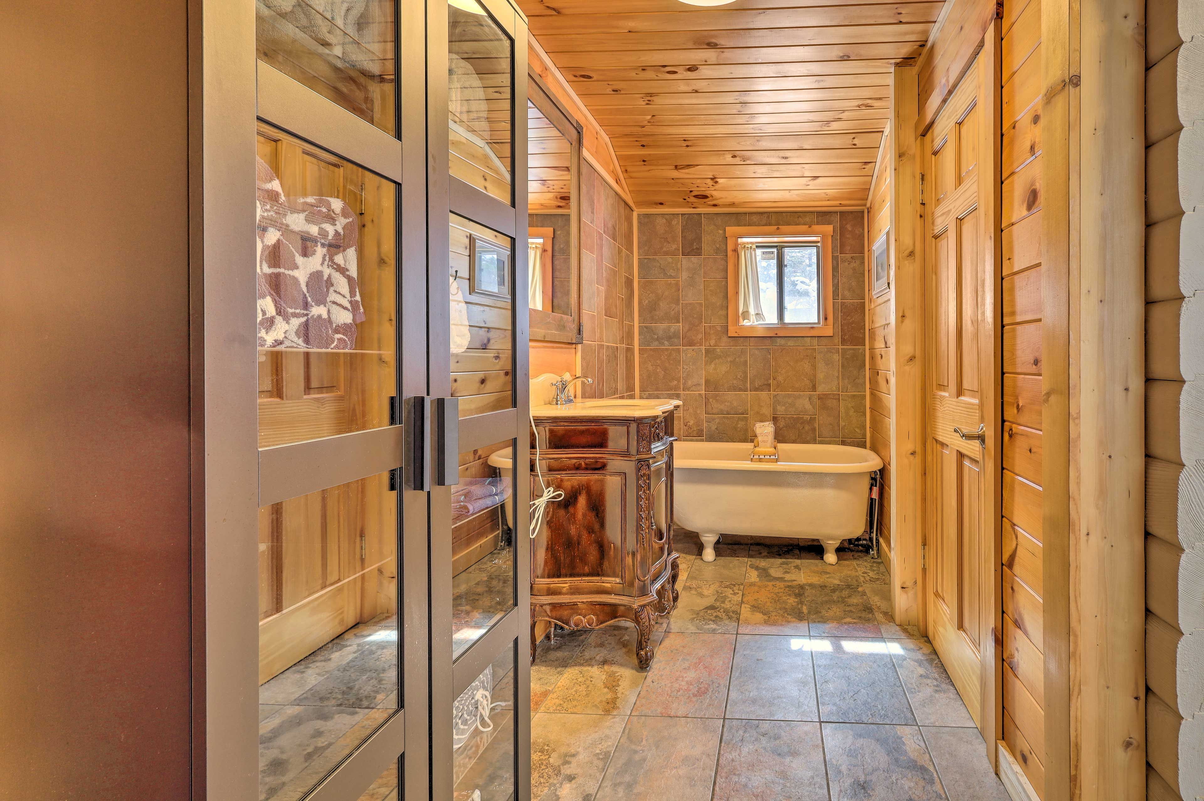 Bathroom | Linens & Towels Provided