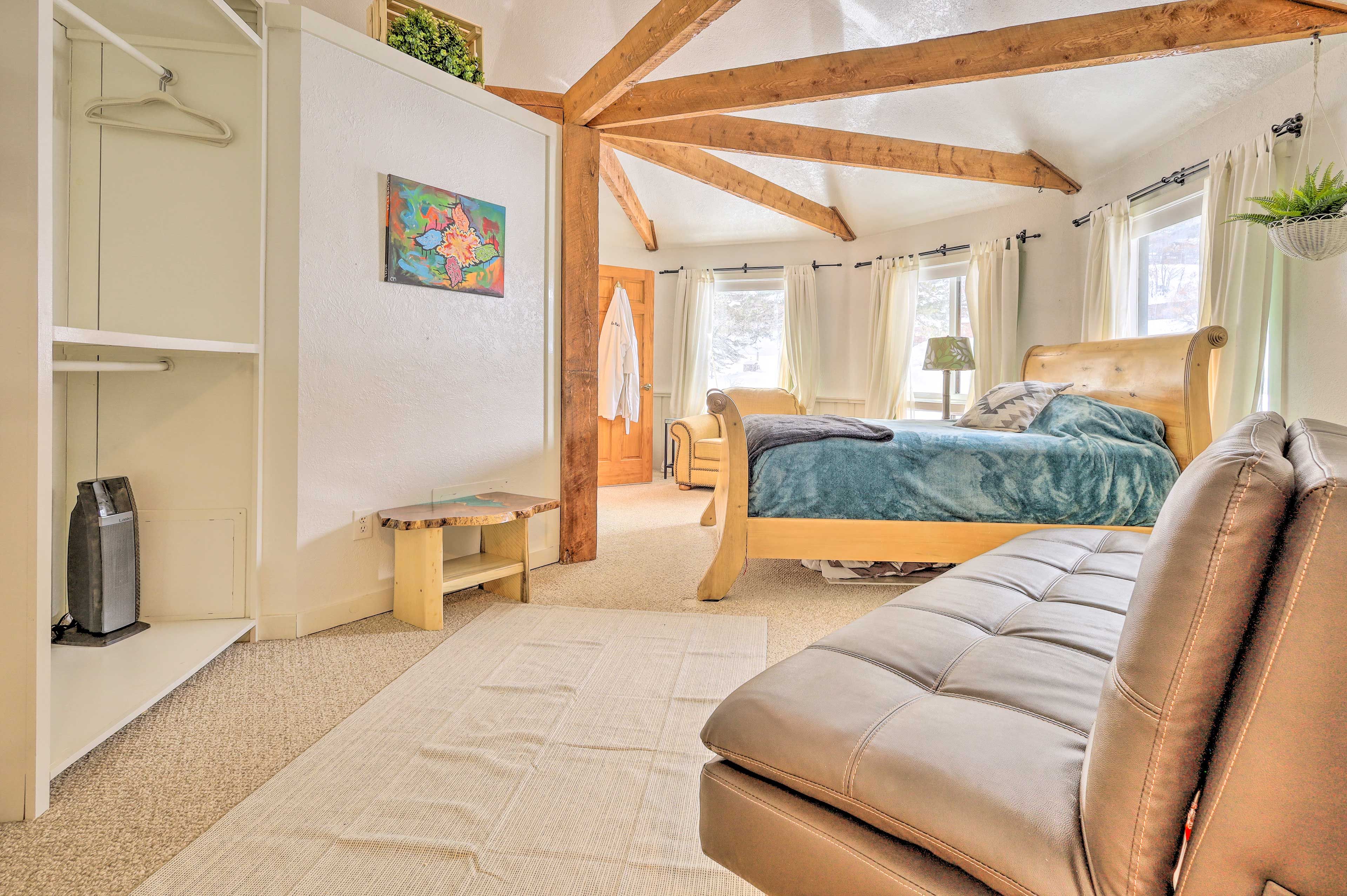 Bedroom 1 | Queen Bed | Futon