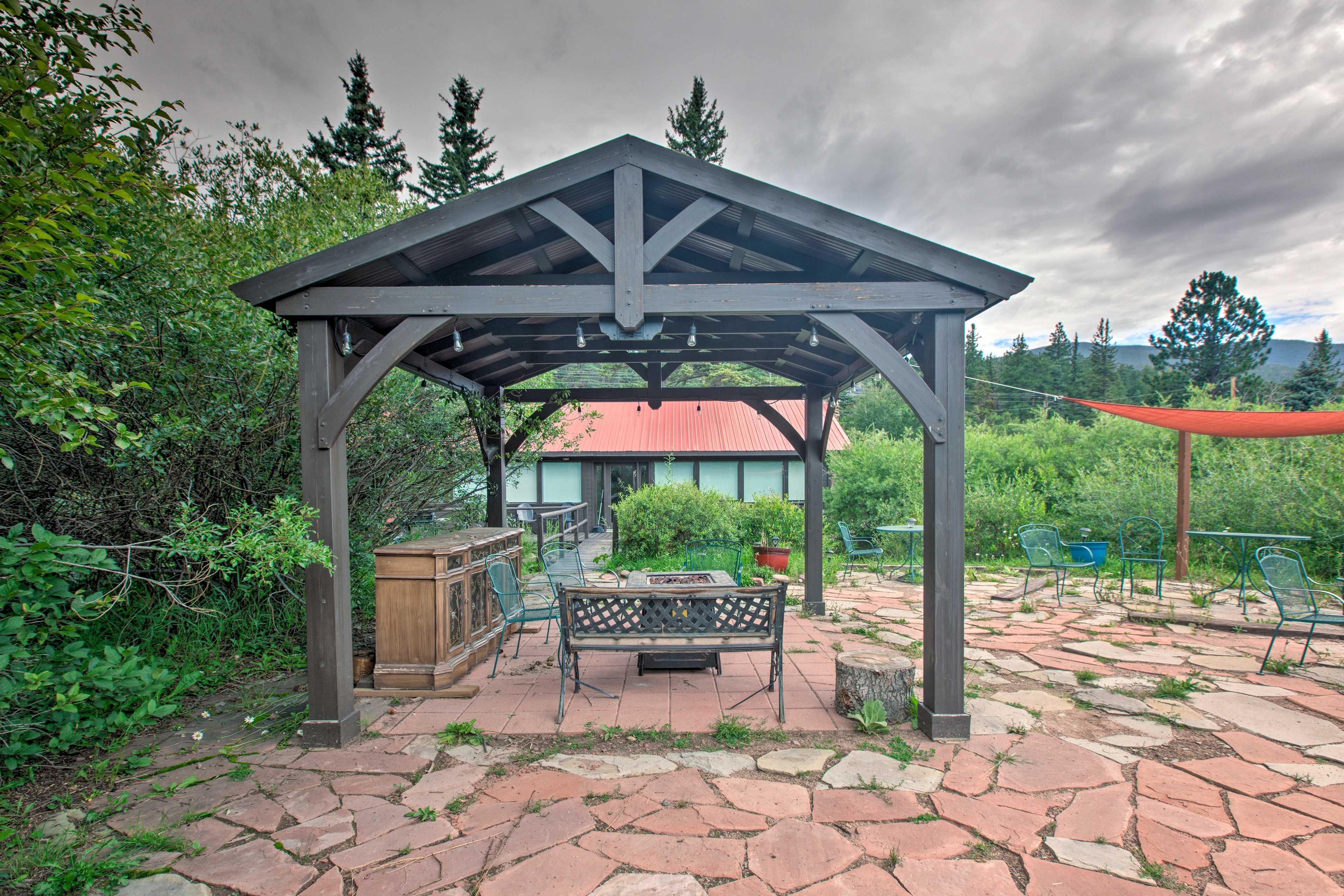 Gazebo | Fire Pit & Outdoor Seating