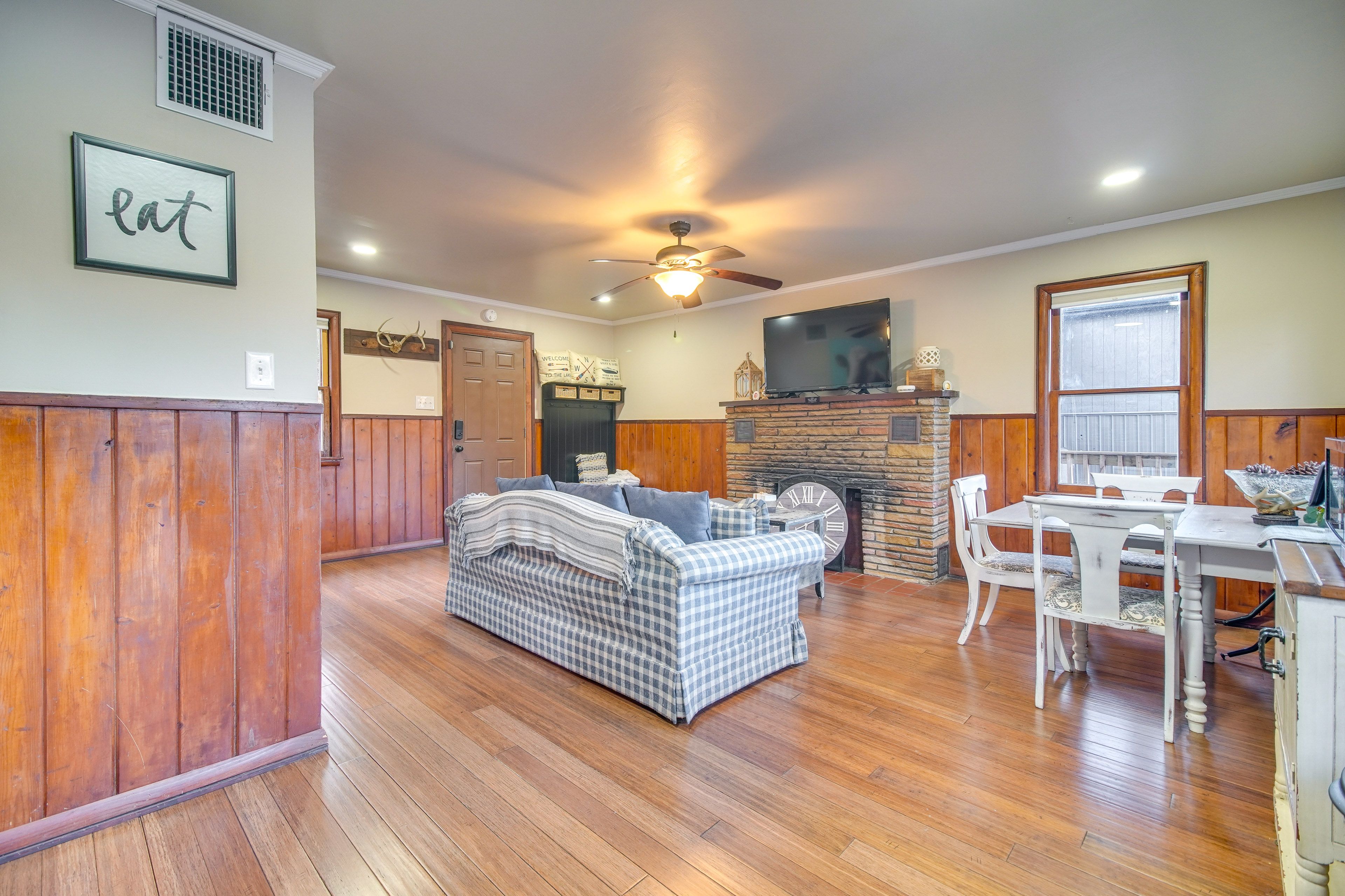 Dining Area | Dishware & Flatware