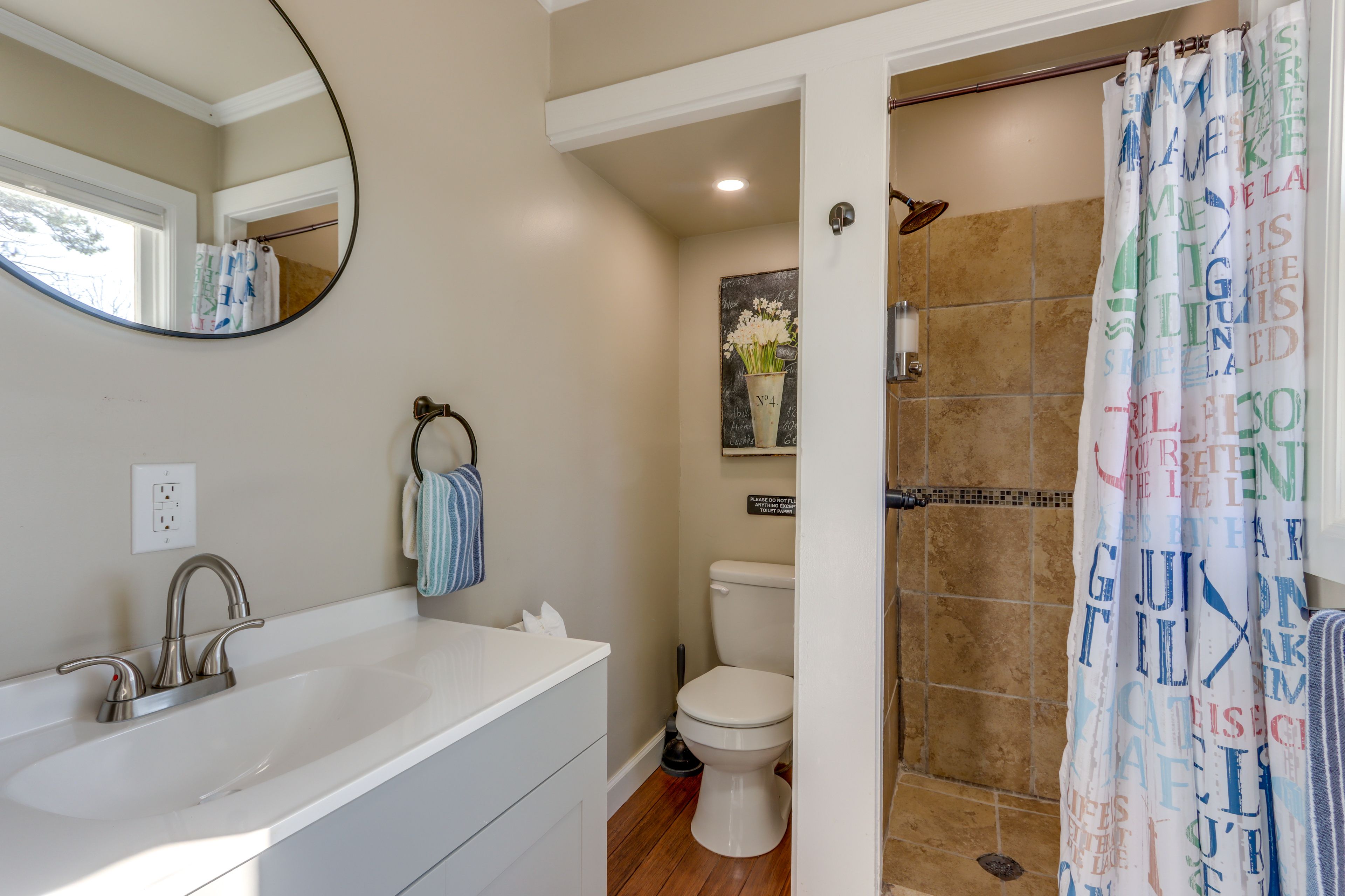 Full Bathroom | Linens & Towels | Complimentary Toiletries | Hair Dryer