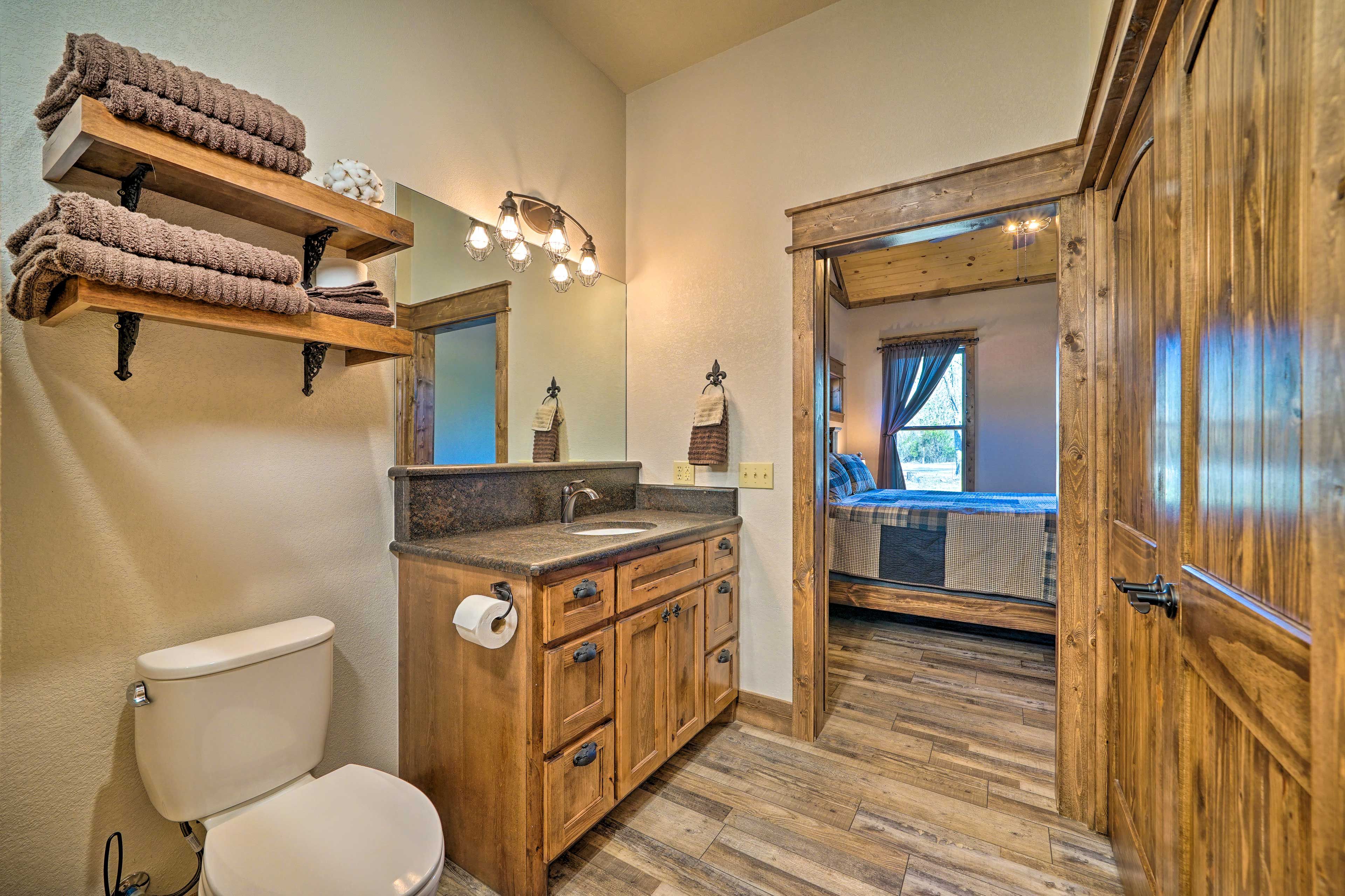 Full En-Suite Bathroom