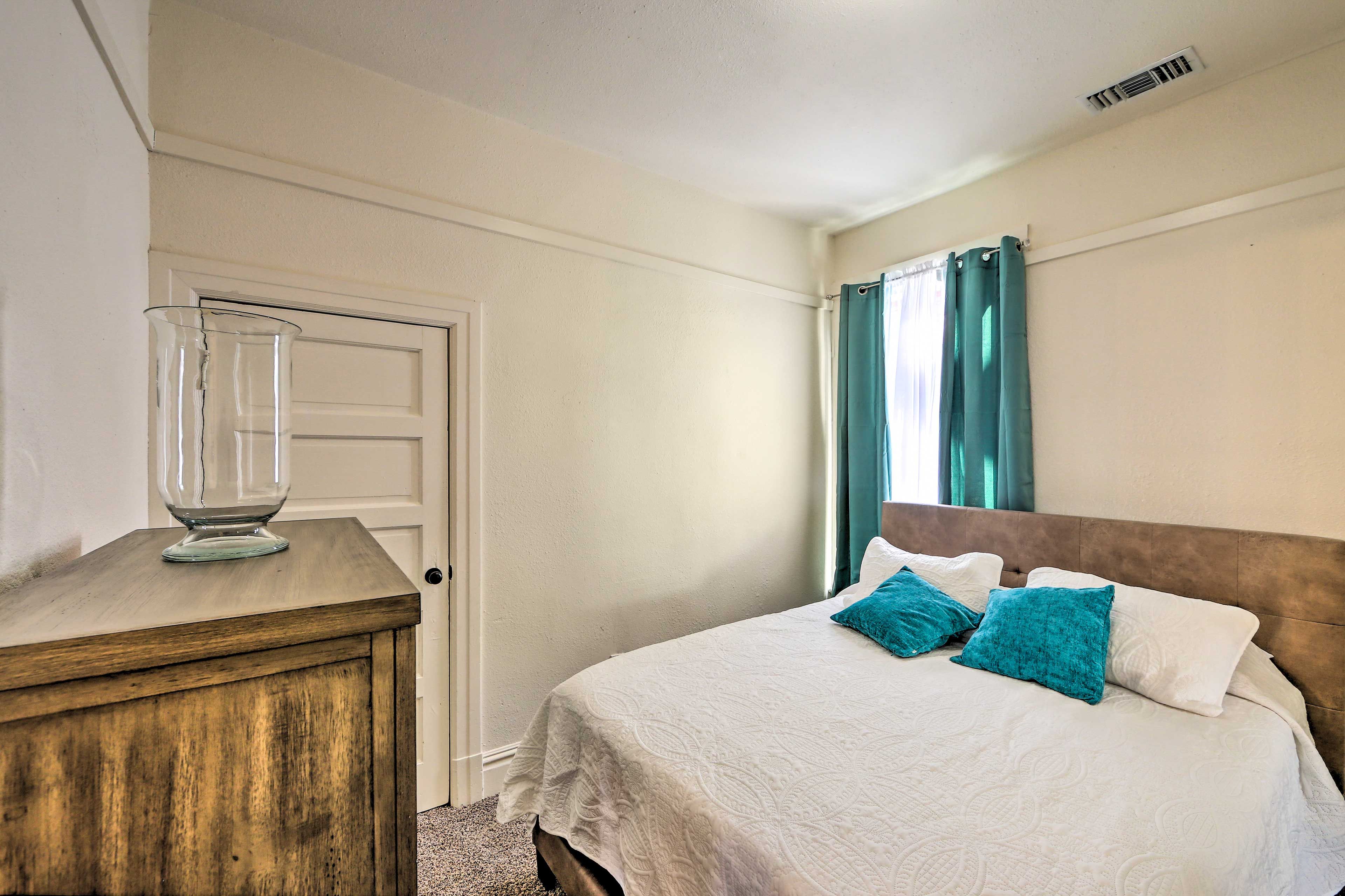 Bedroom 1 | Queen Bed | Main Floor | No Additional Stairs to Access