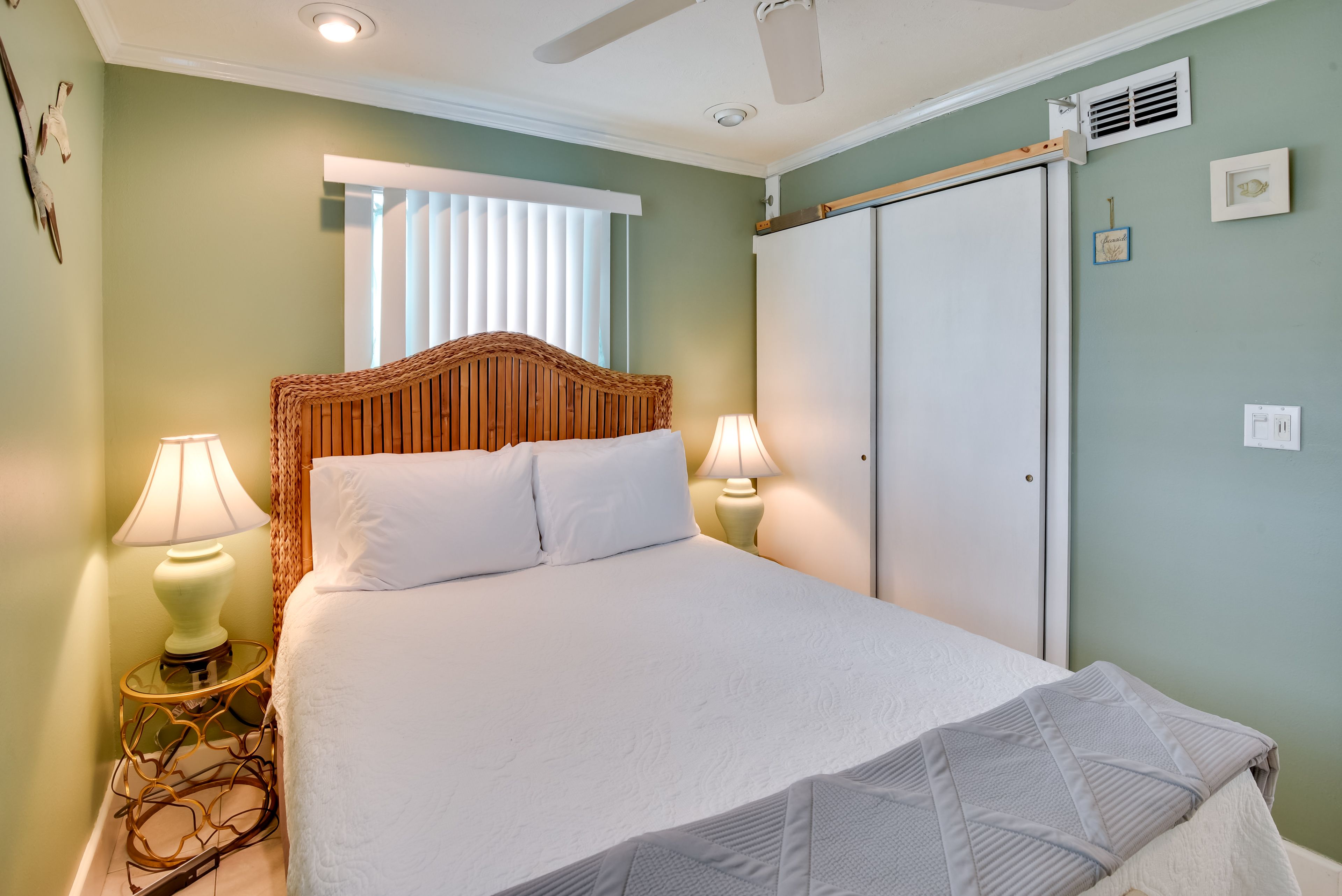 Bedroom 1 | Main Level | Queen Bed