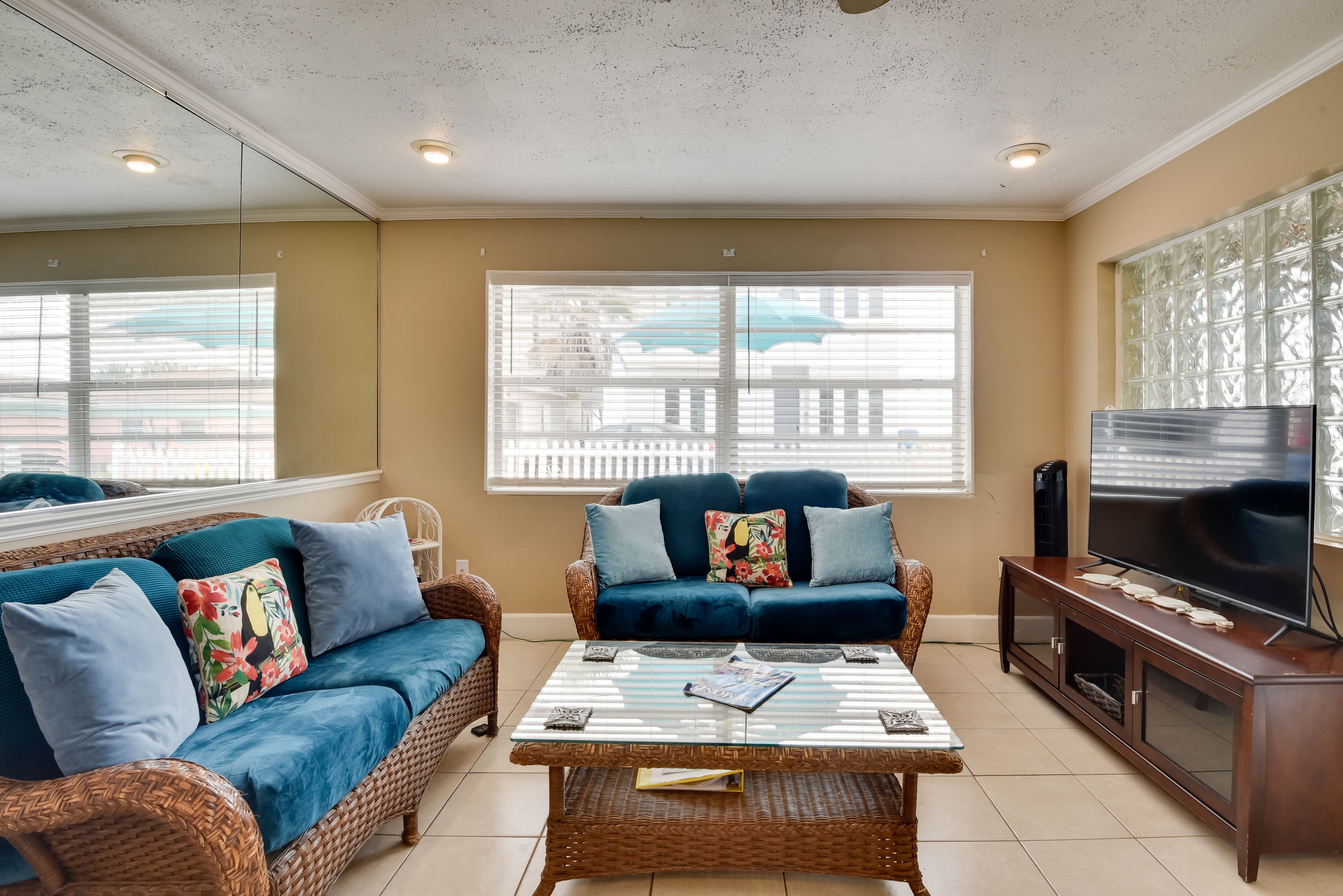 Living Area | Main Level | Free WiFi