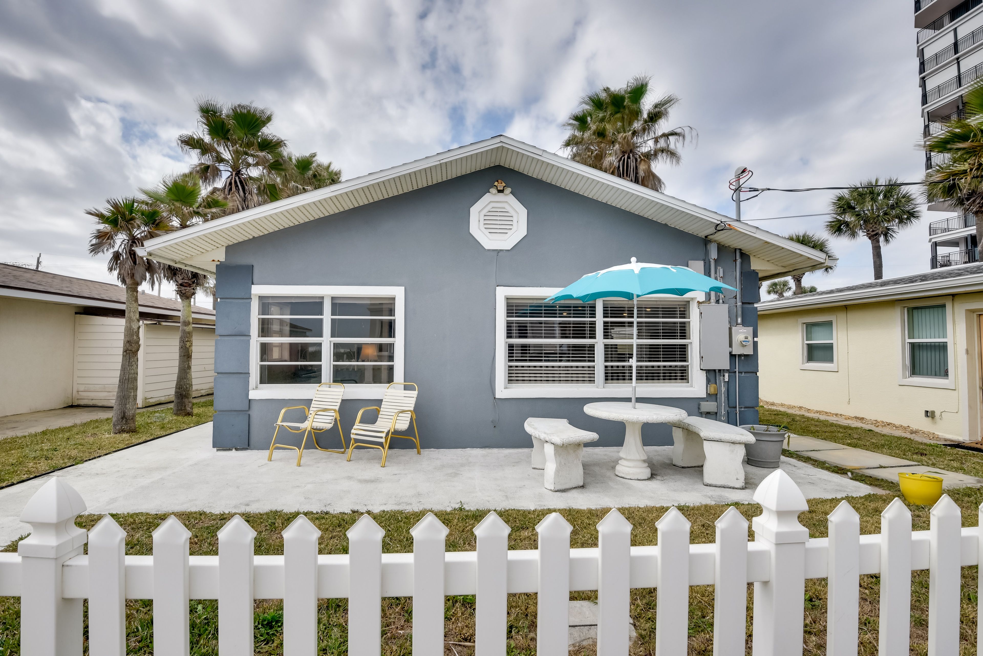 Property Exterior | Front Yard