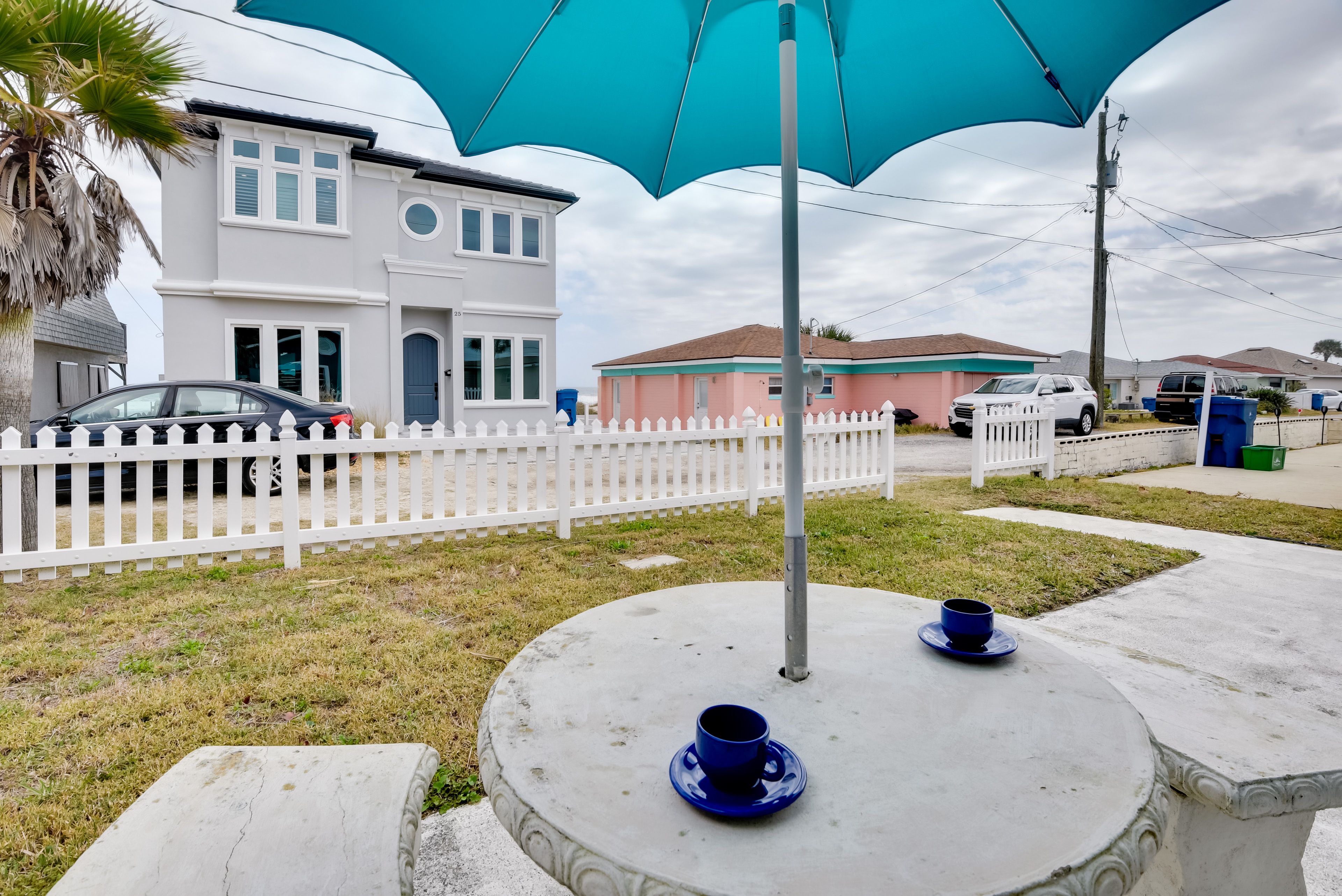 Front Yard | Seating