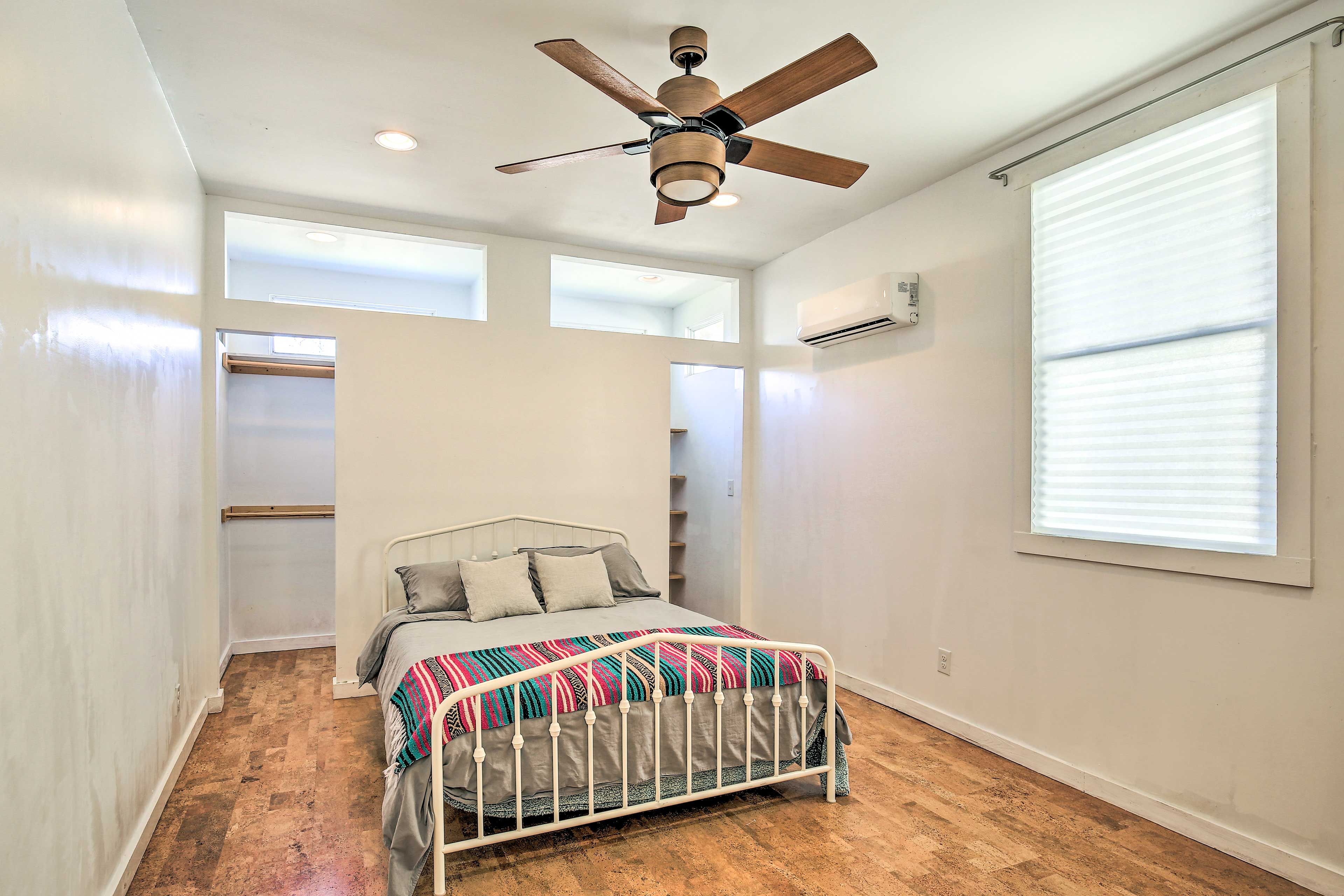 Bedroom 1 | Queen Bed