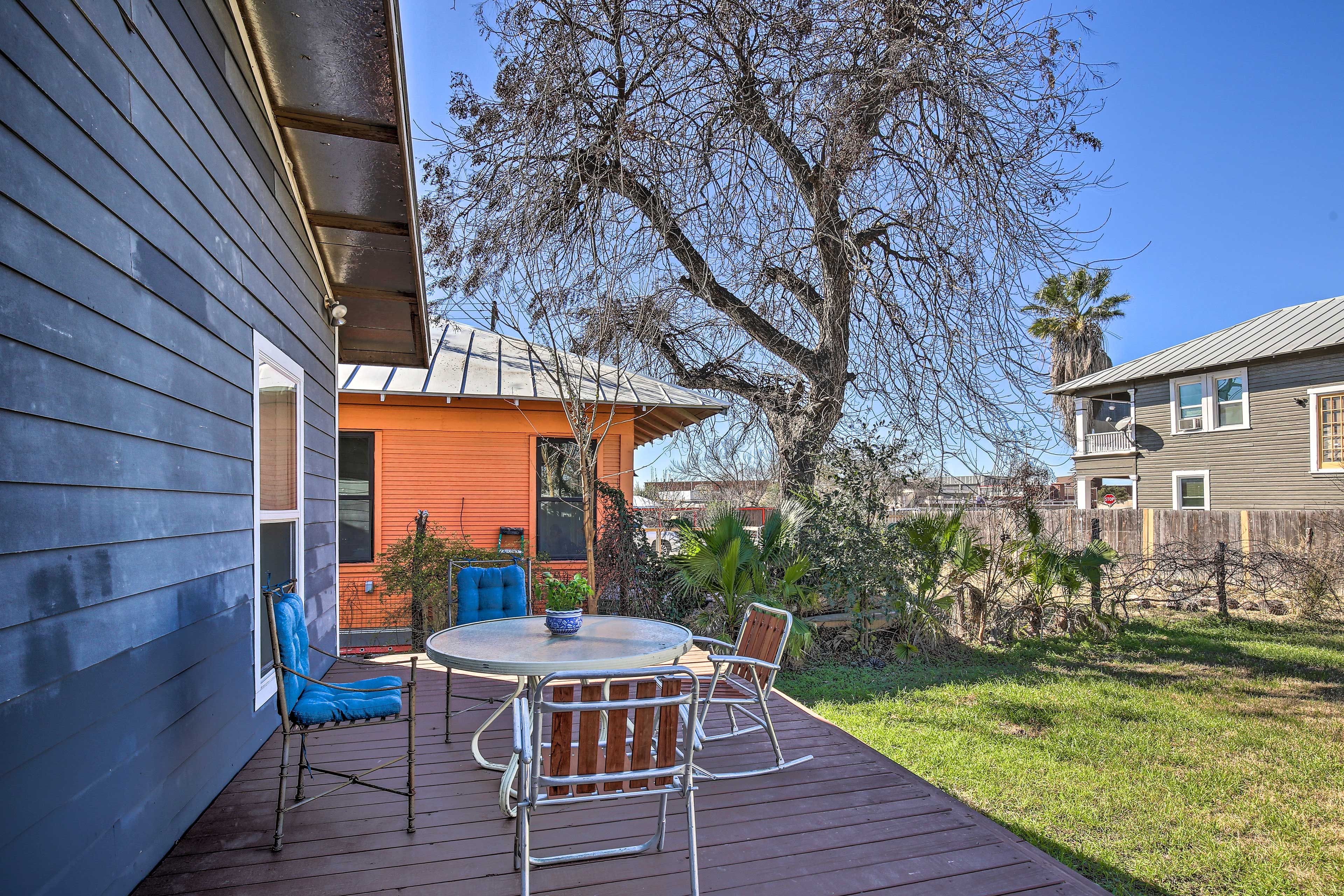 Outdoor Dining Area | Pet Friendly