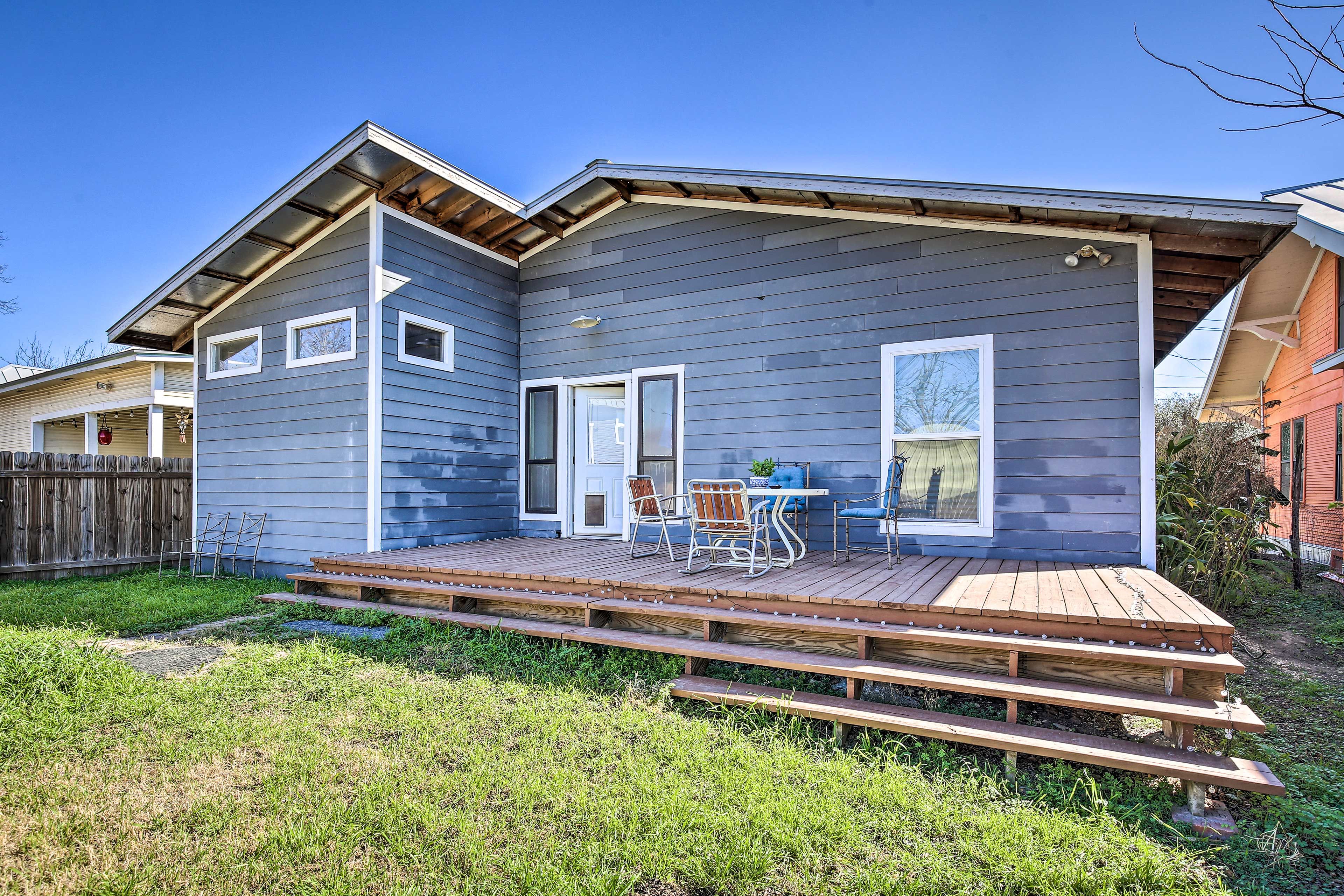 Deck/Private Yard