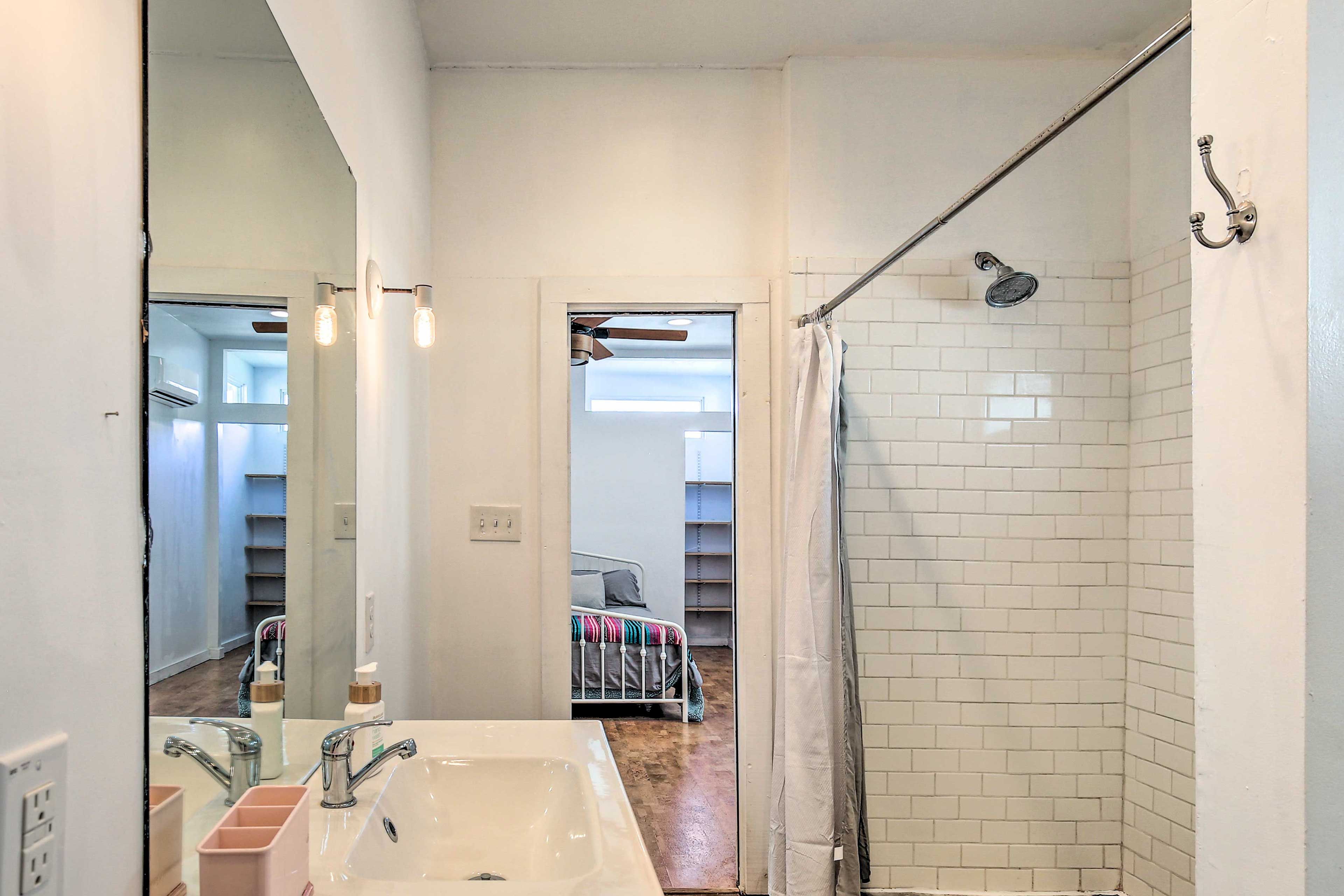 En-Suite Bathroom | Linens & Towels | Hair Dryer | Complimentary Toiletries