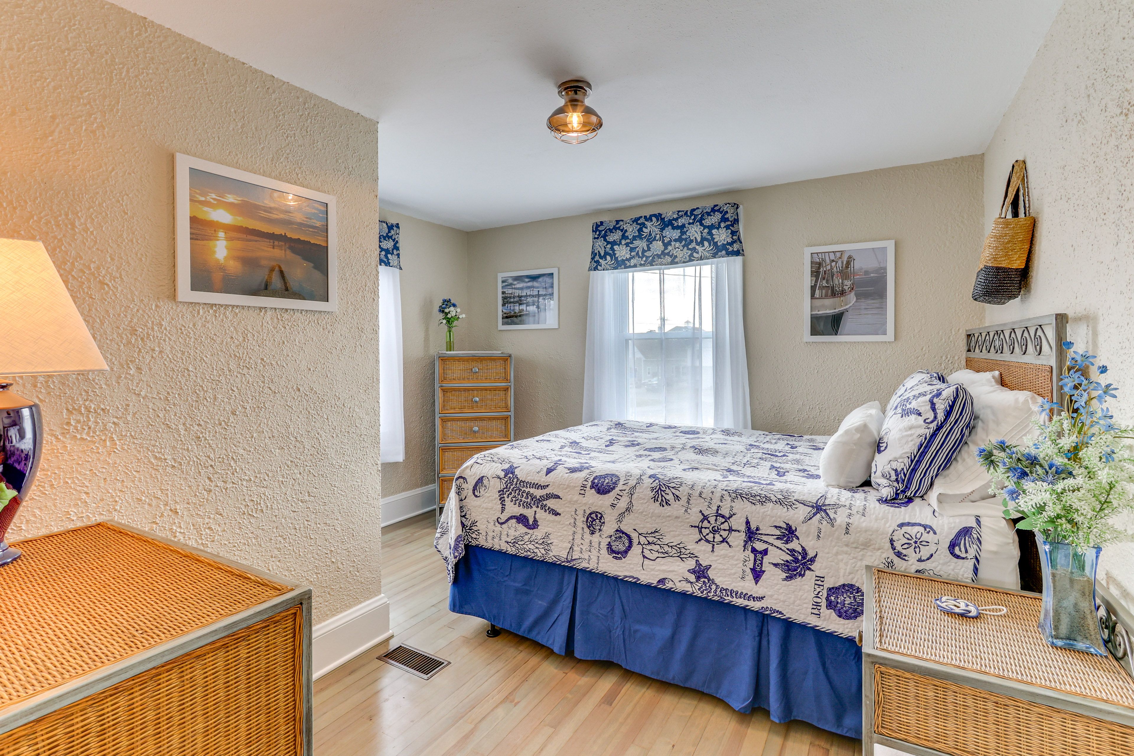 Bedroom 1 | Queen Bed