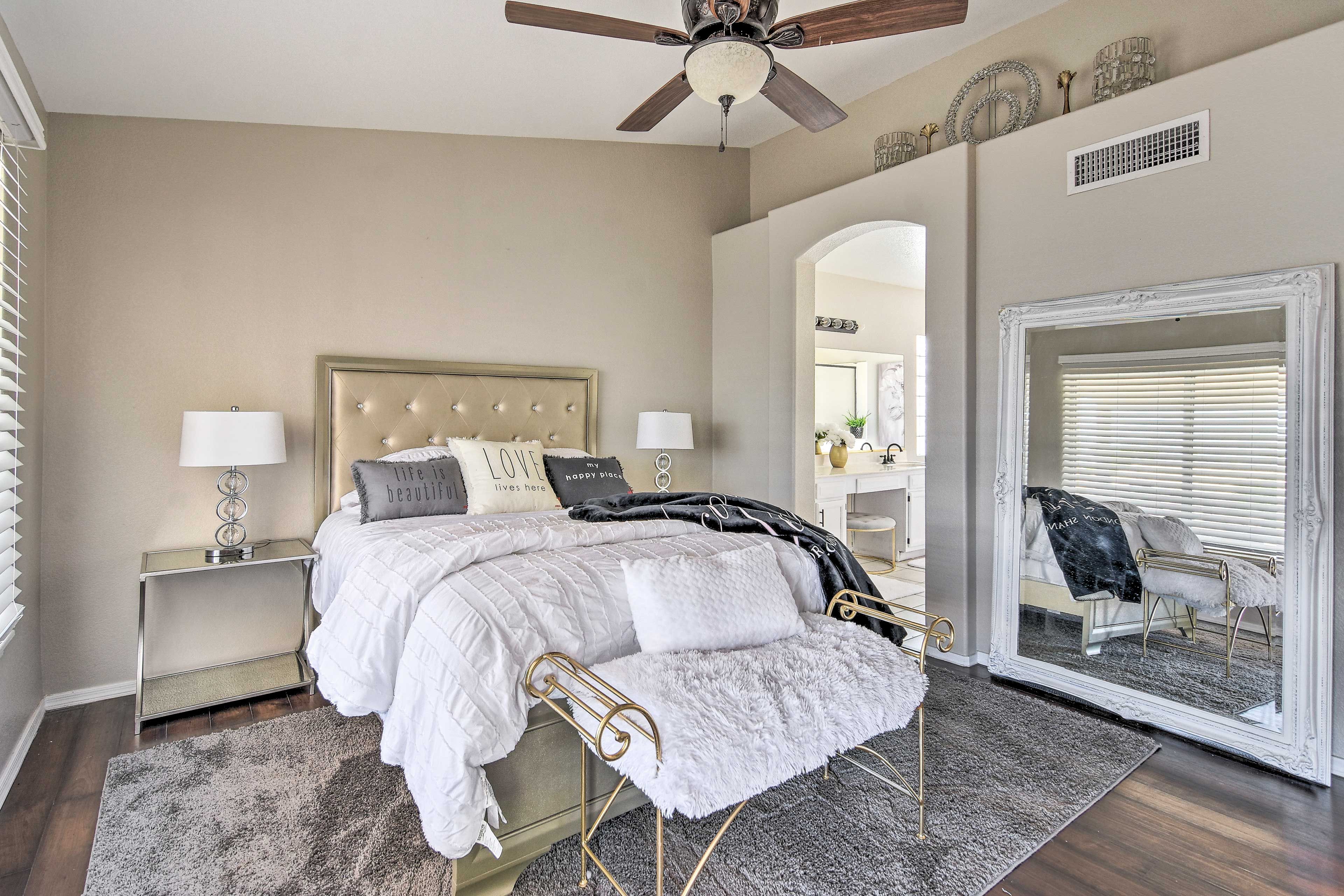 Bedroom 1 | Queen Bed | En-Suite Bathroom