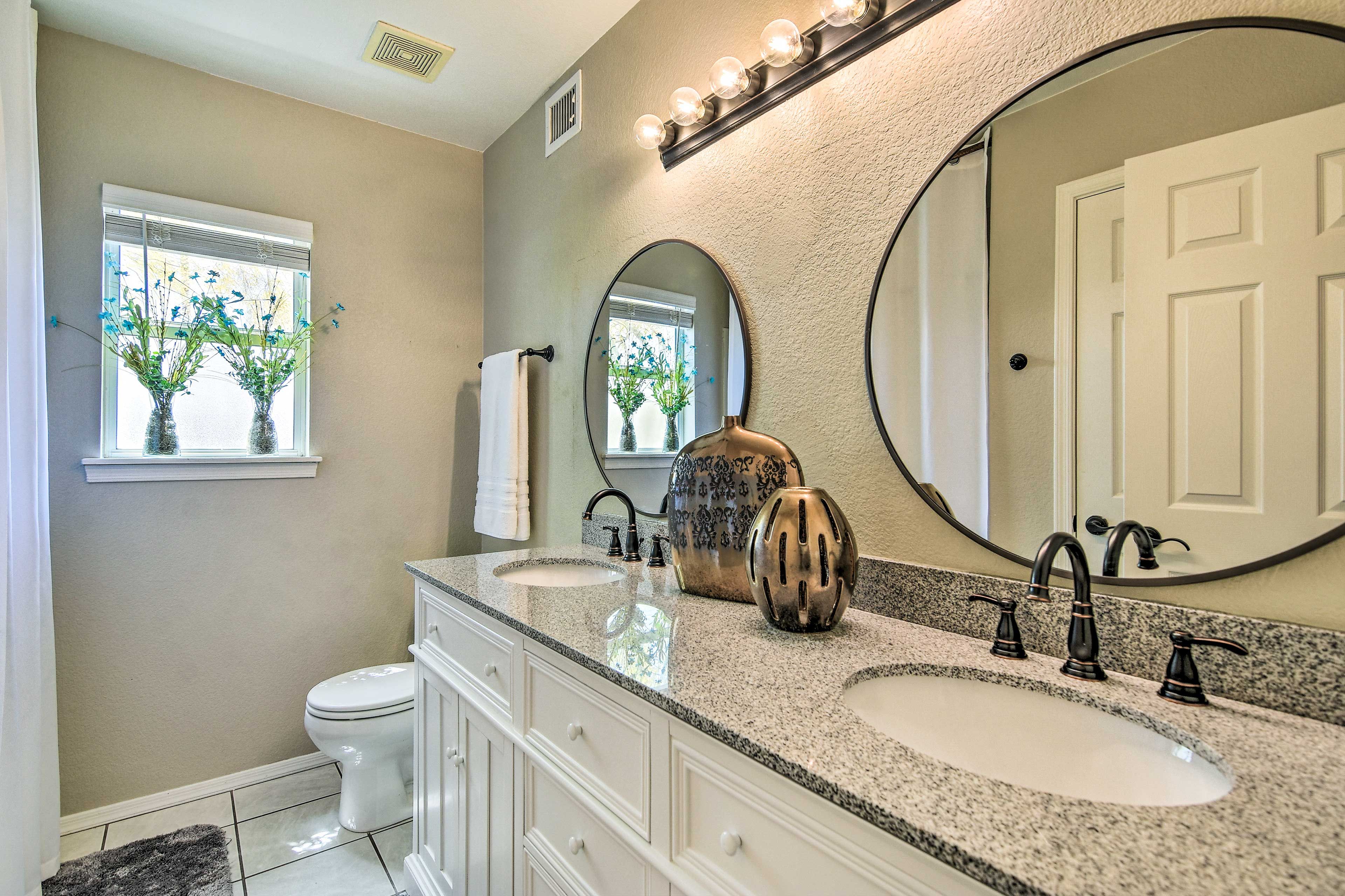 Full Bathroom | Hair Dryer