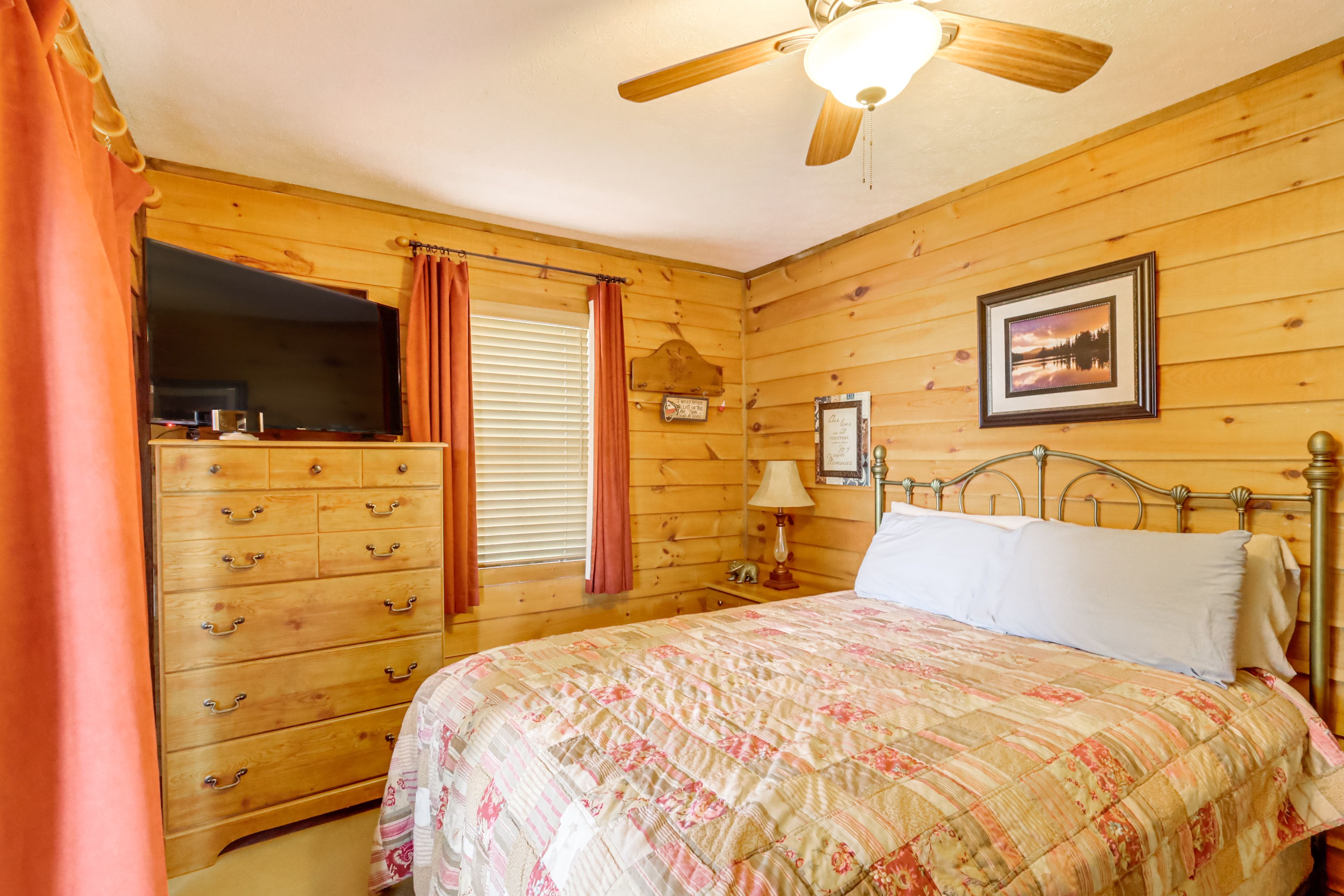 Bedroom 2 | Queen Bed
