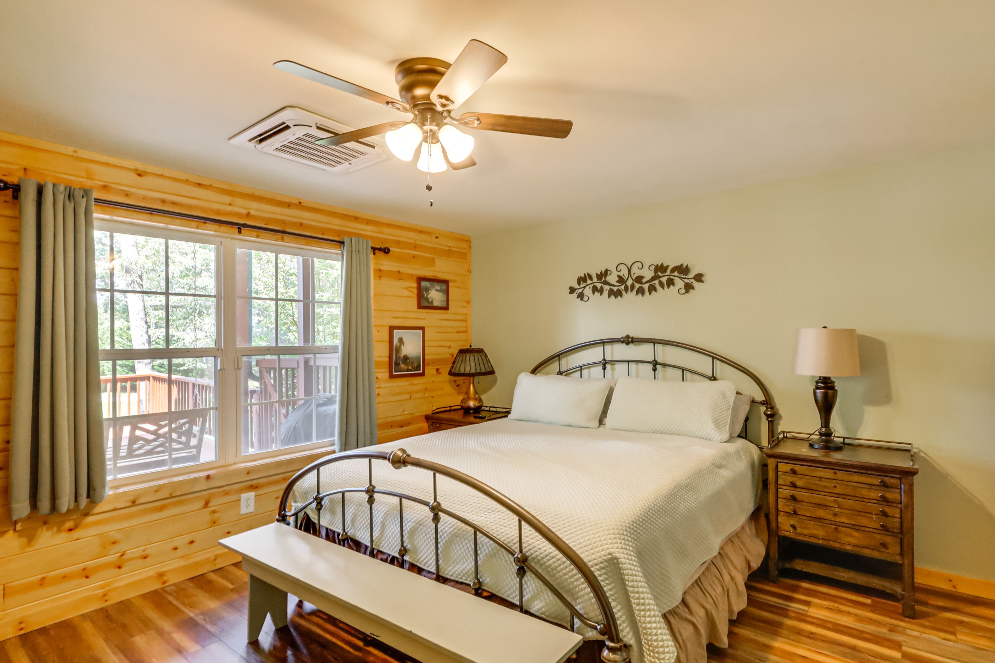 Bedroom 1 | King Bed | Smart TV