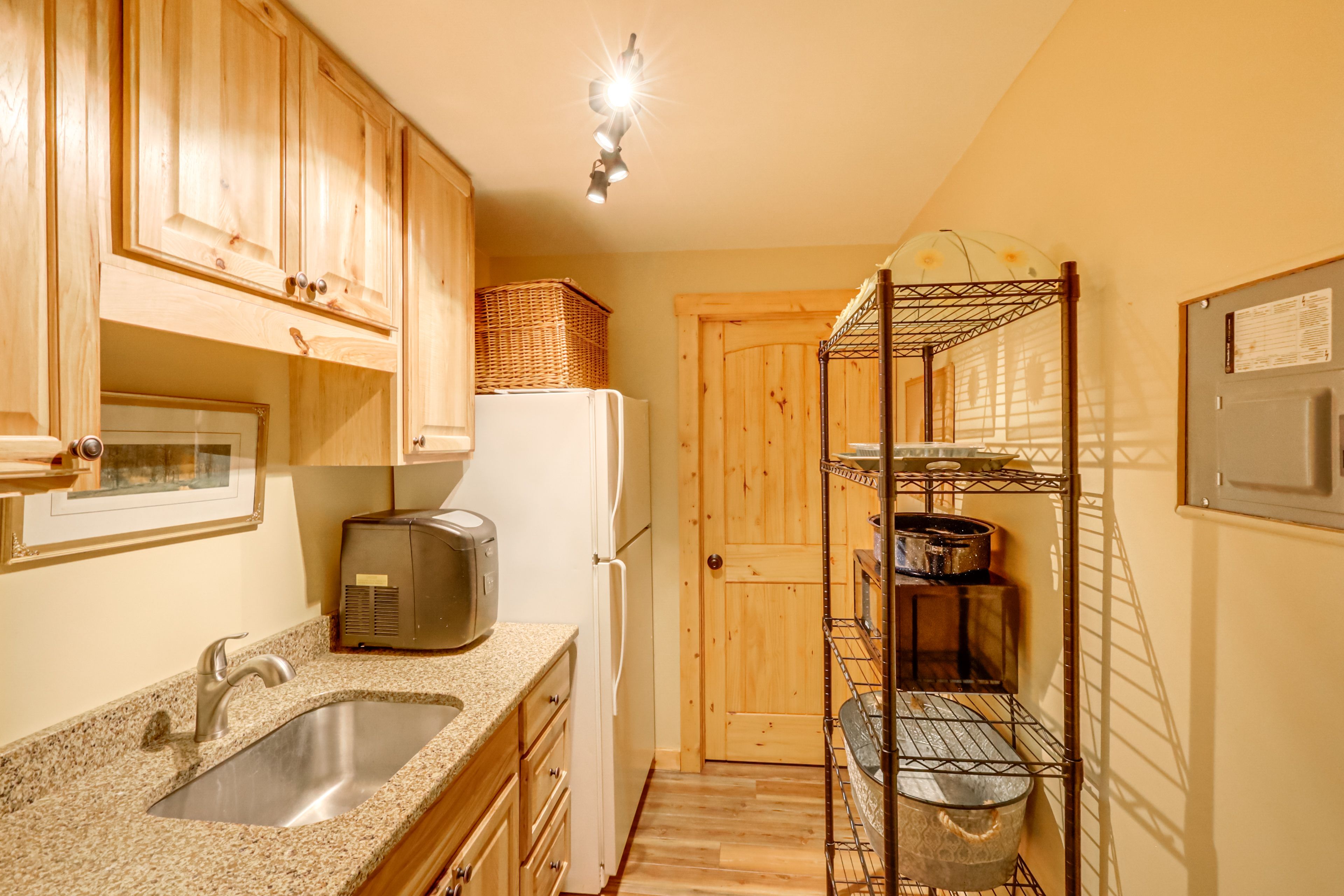 2nd Kitchen Area
