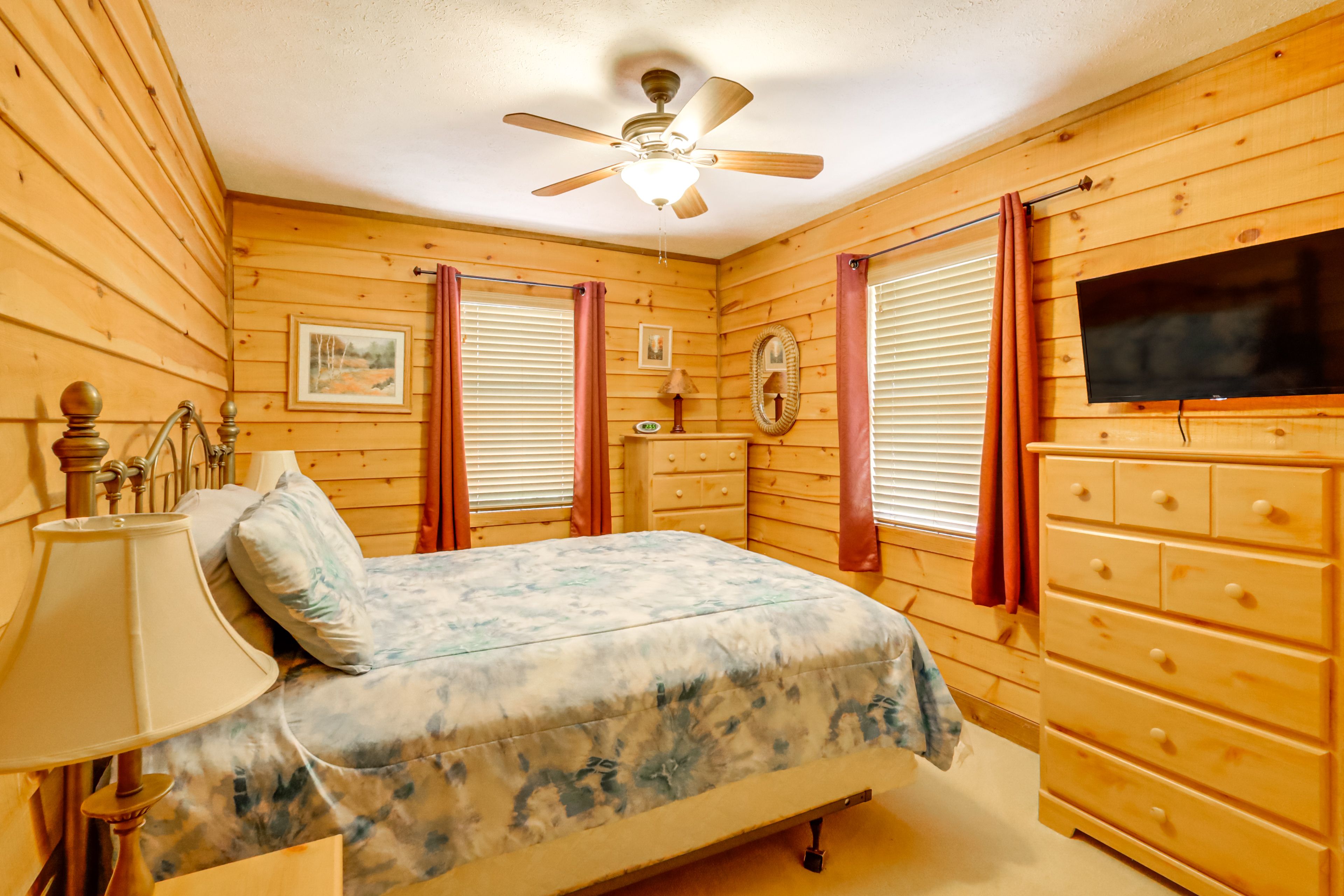 Bedroom 3 | Queen Bed