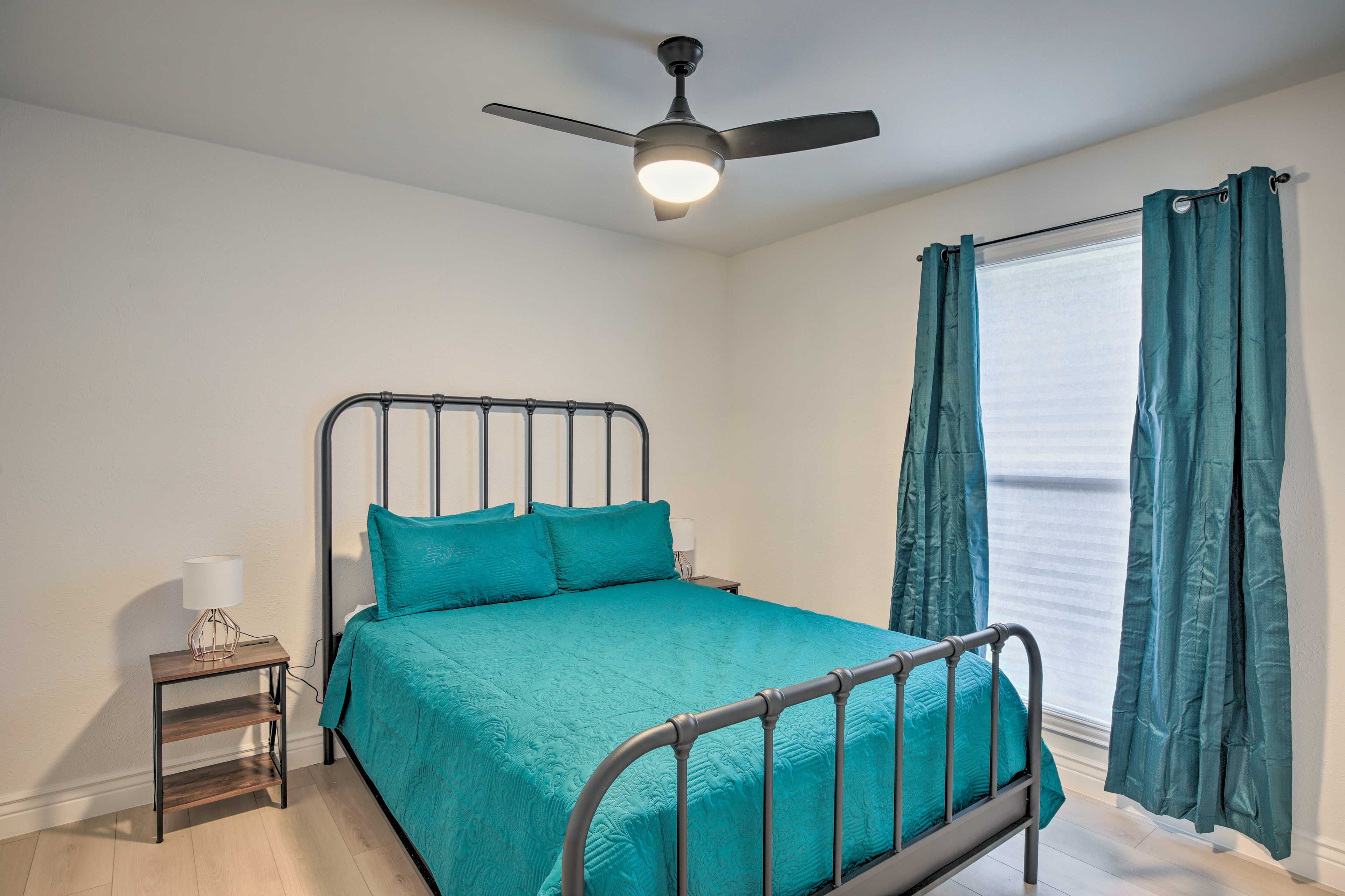 Bedroom 2 | Queen Bed