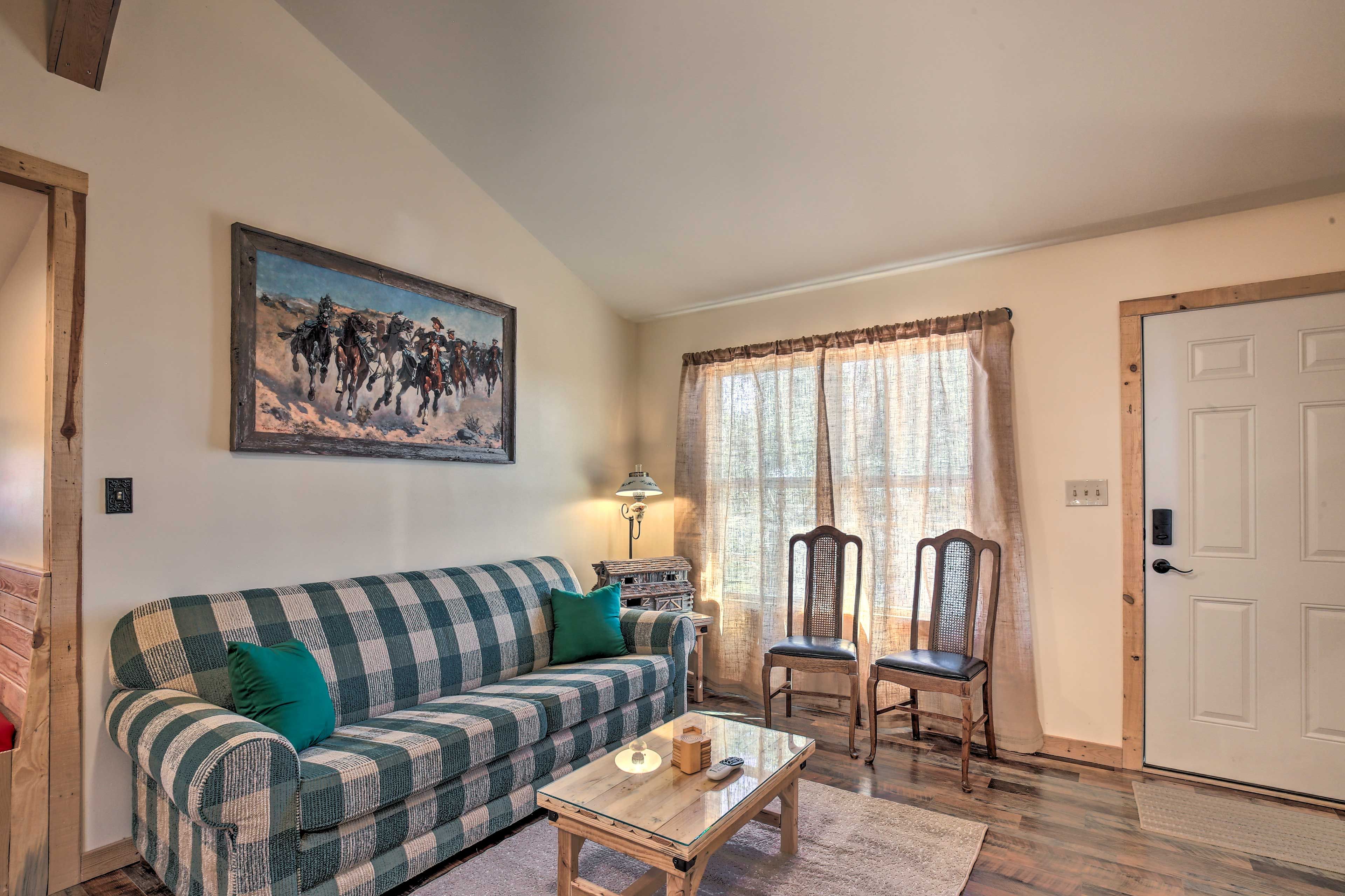 Living Room | Smart TV | Free WiFi