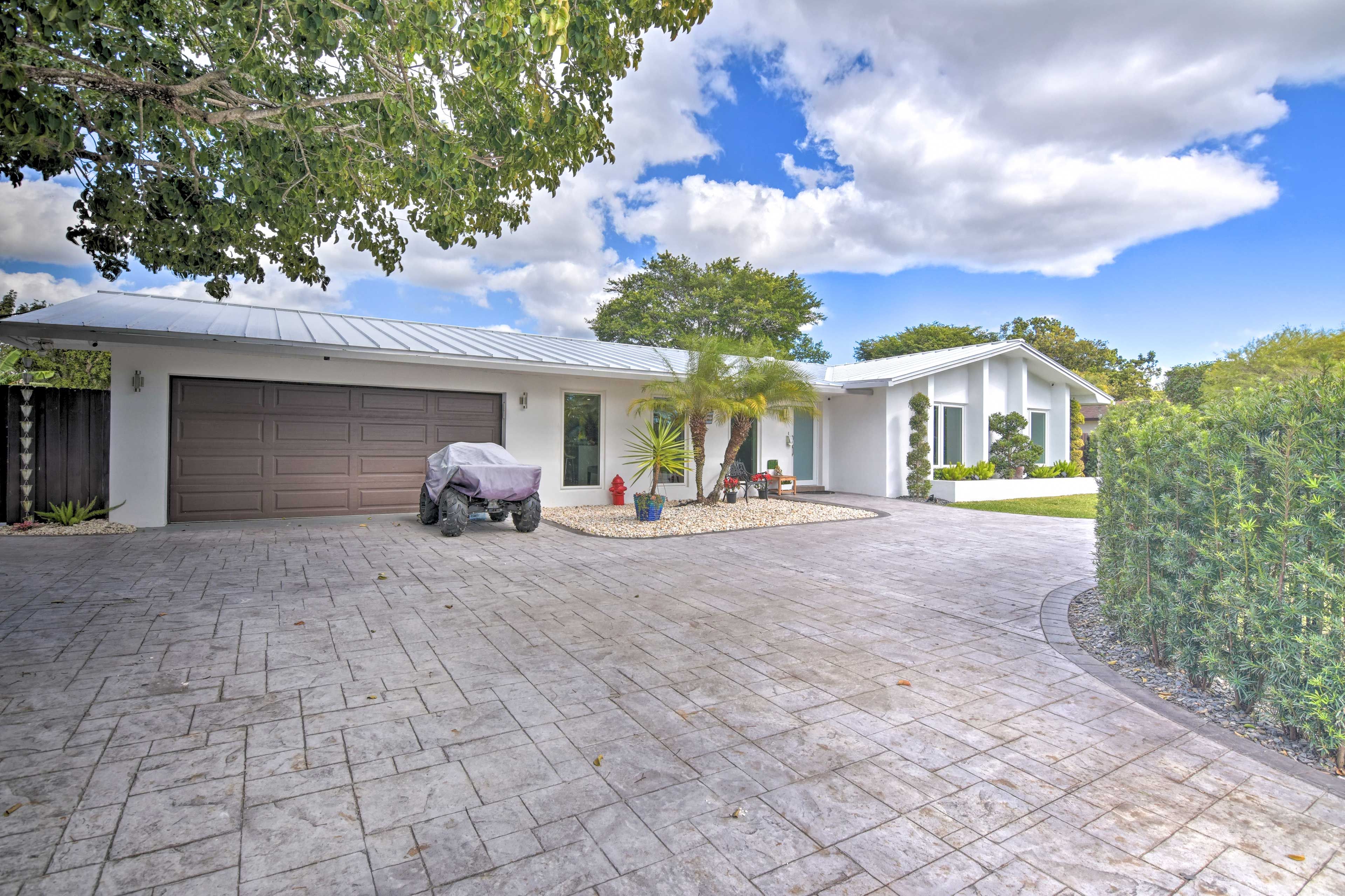 Parking | Garage (2 Vehicles) | Driveway (5 Vehicles) | RV/Trailer Parking