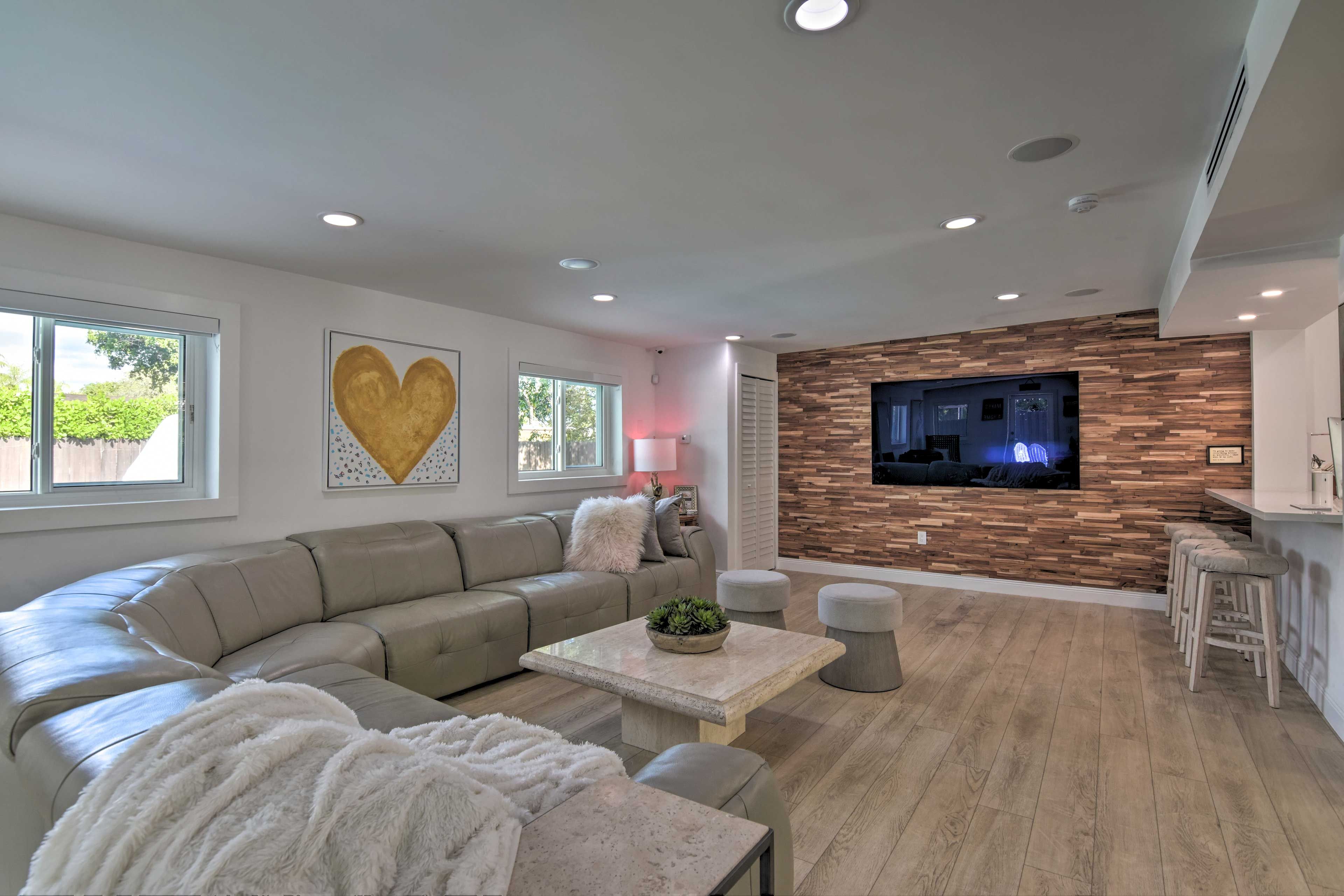 Living Room | Free WiFi | Smart TVs | Home Theater System w/ Sonos Speakers