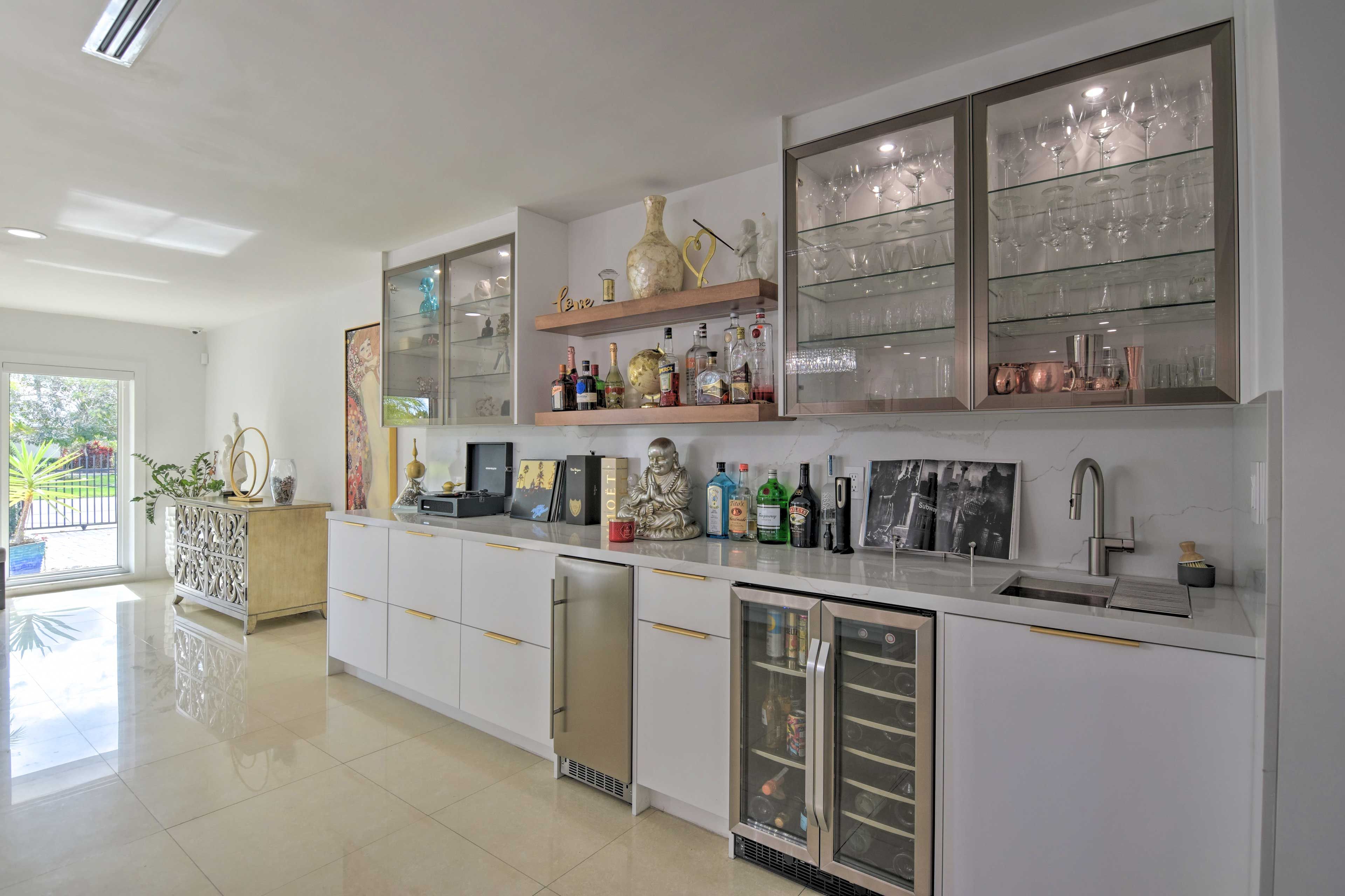 Kitchen | Wet Bar | Basic Cooking Essentials Provided