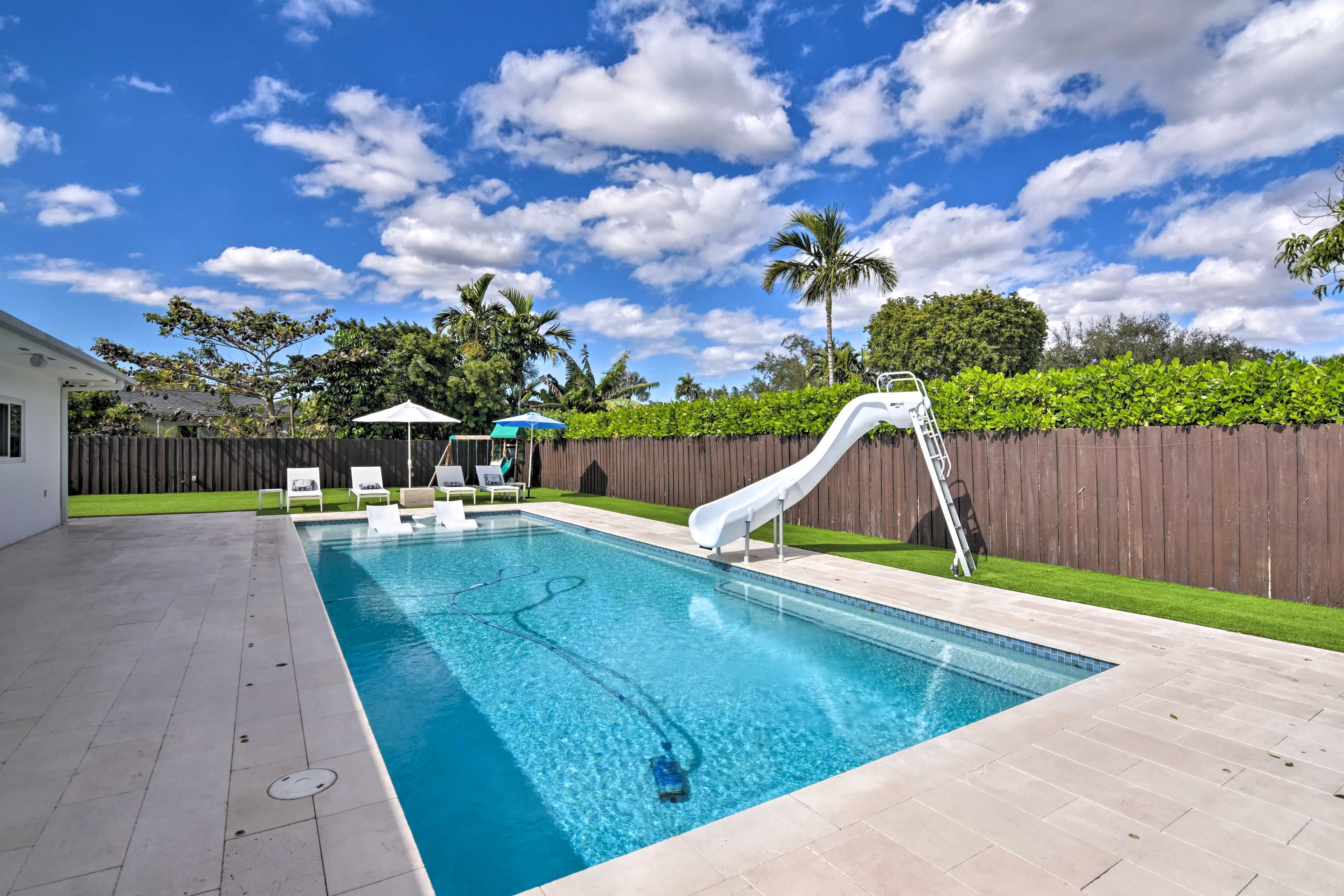 Backyard | Pool Depth (5' - 5')