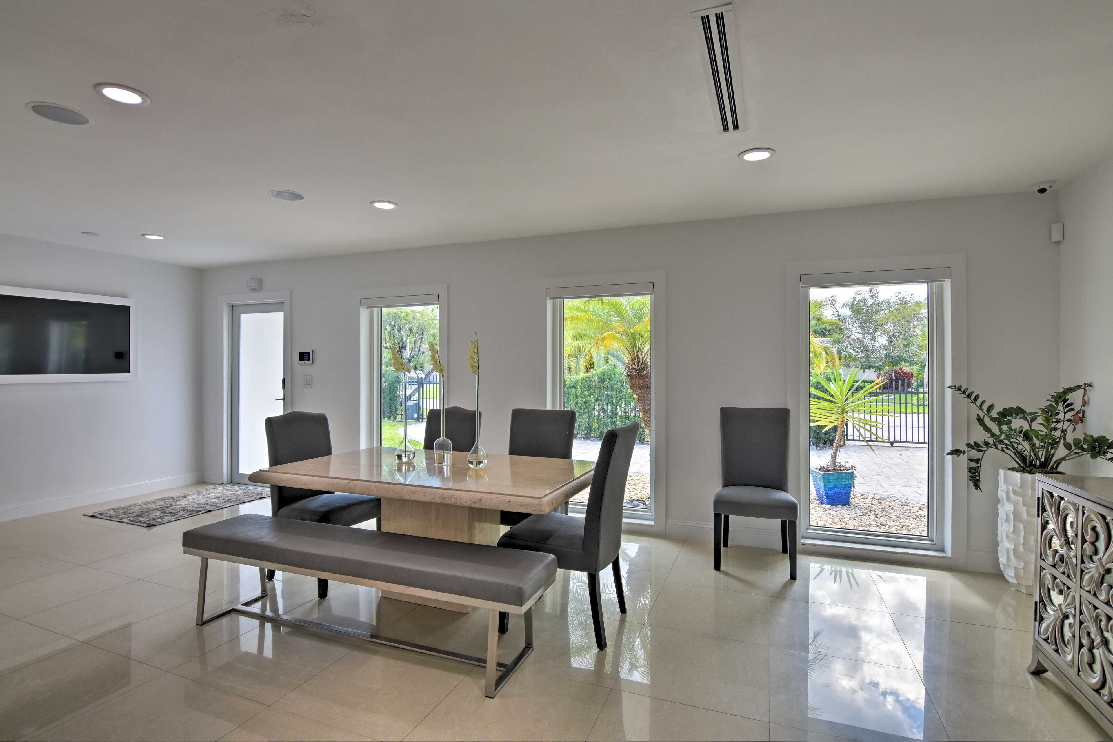 Dining Area | Dishware & Flatware Provided