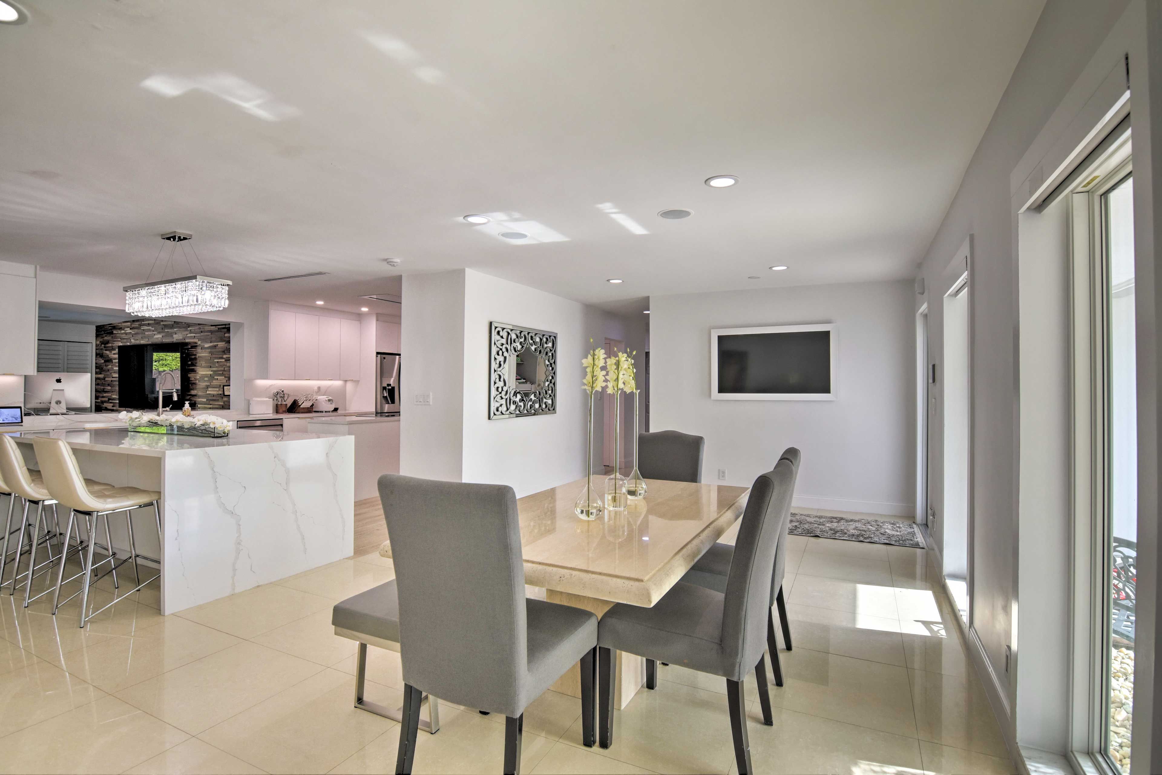 Dining Area | 3-Person Breakfast Bar | 8-Person Dining Table