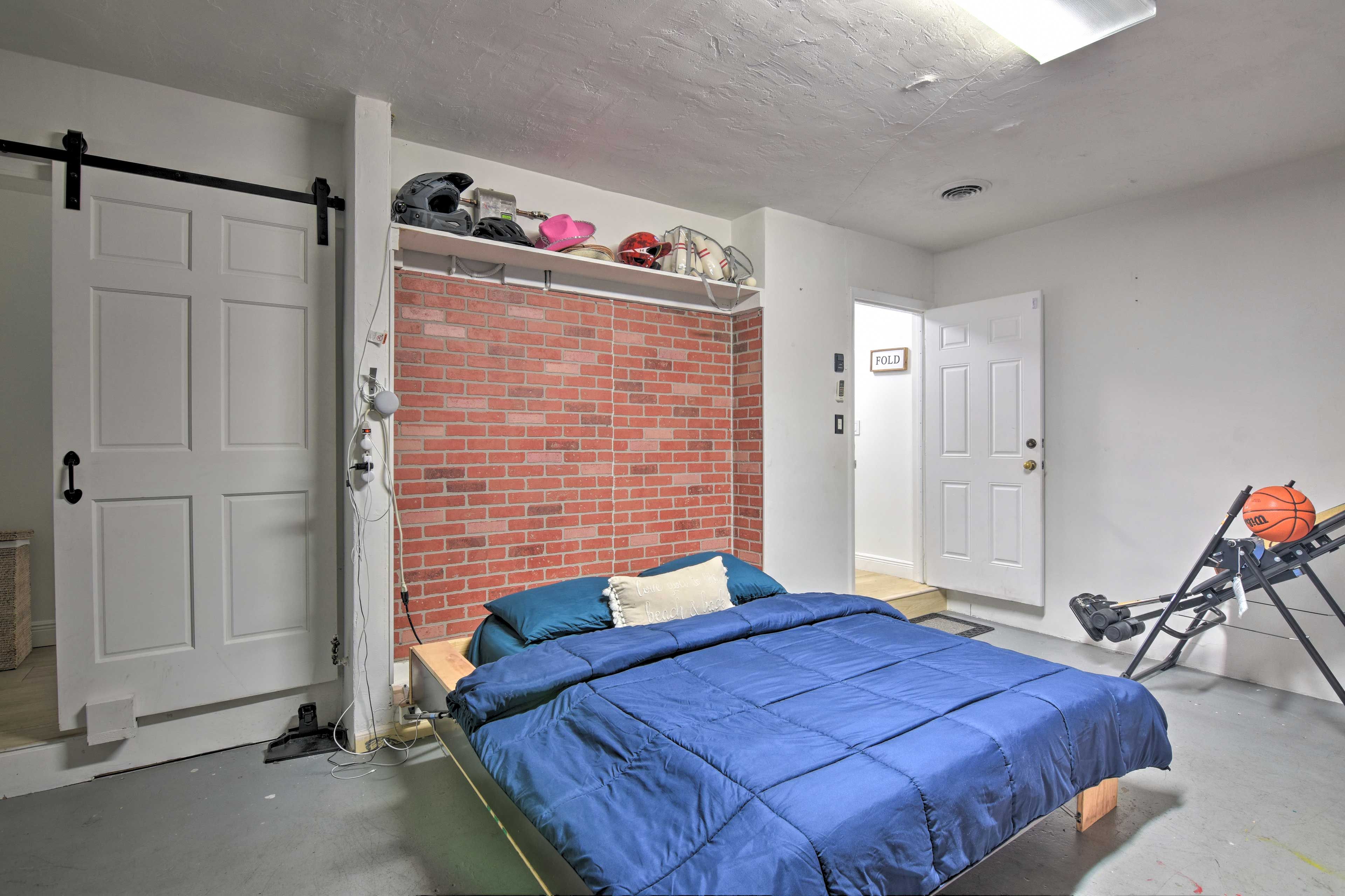 Converted Garage | Full Murphy Bed