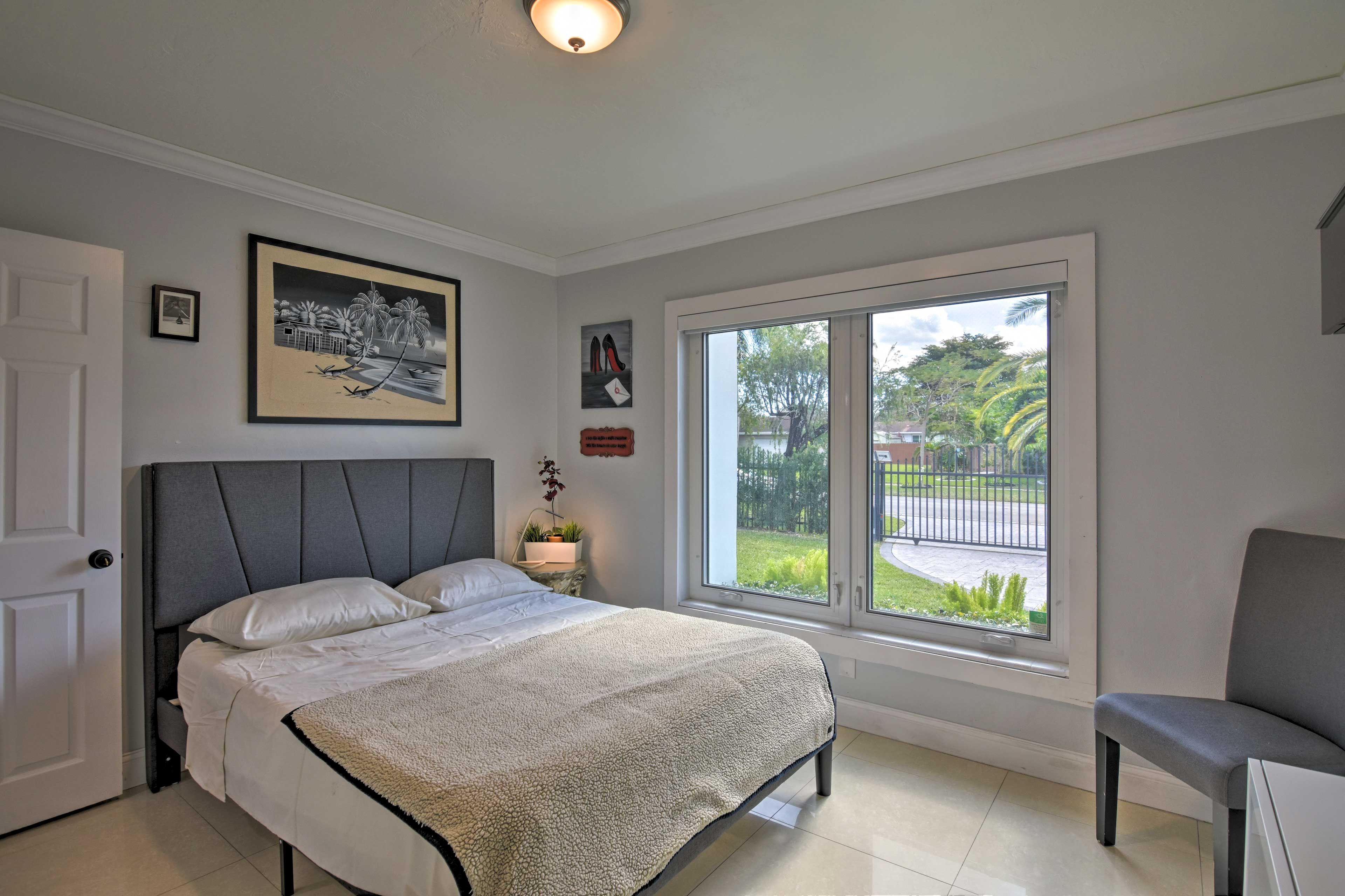 Bedroom 2 | Queen Bed