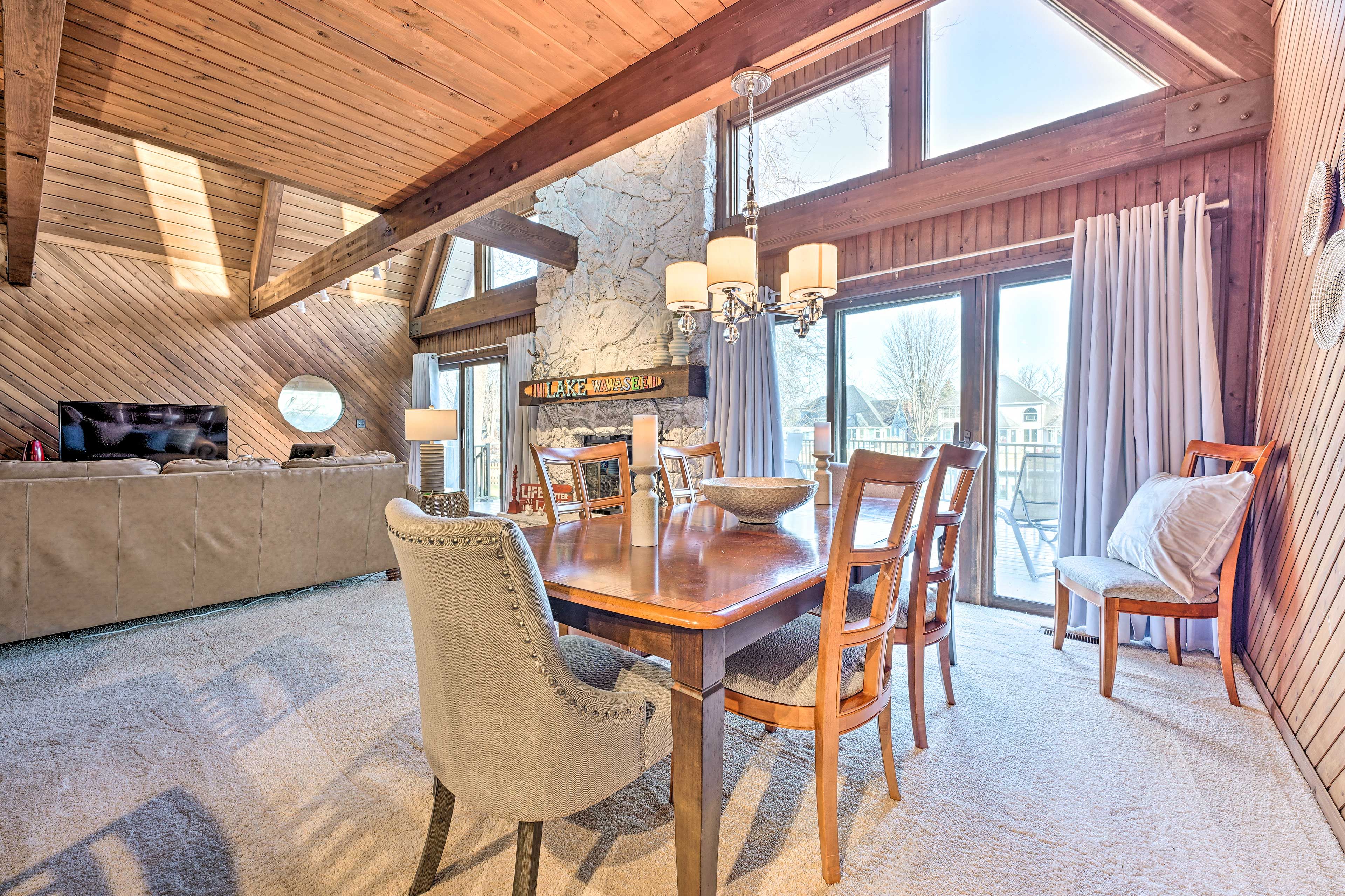 Dining Area | Dishware Provided