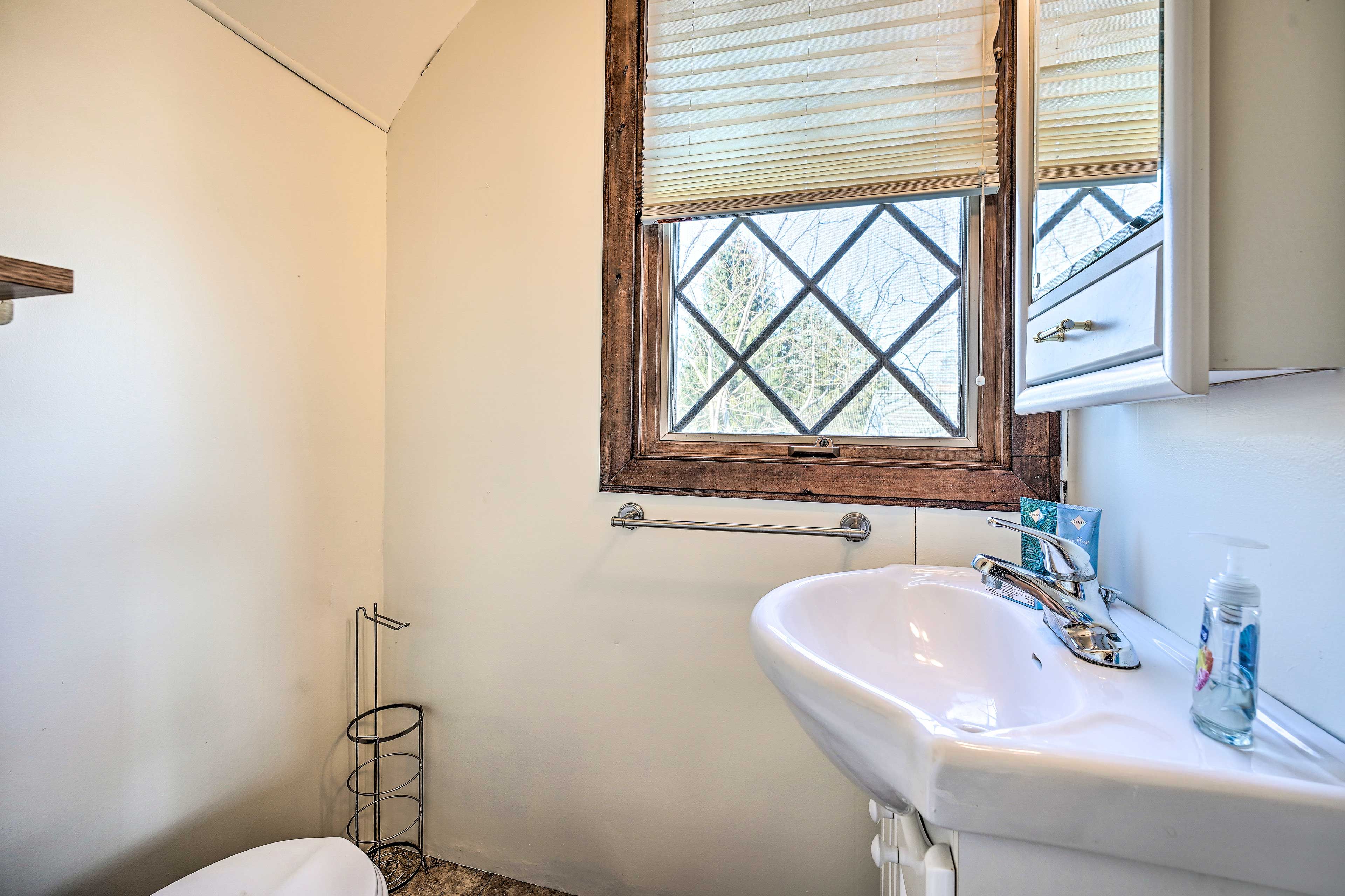 En-Suite Full Bathroom