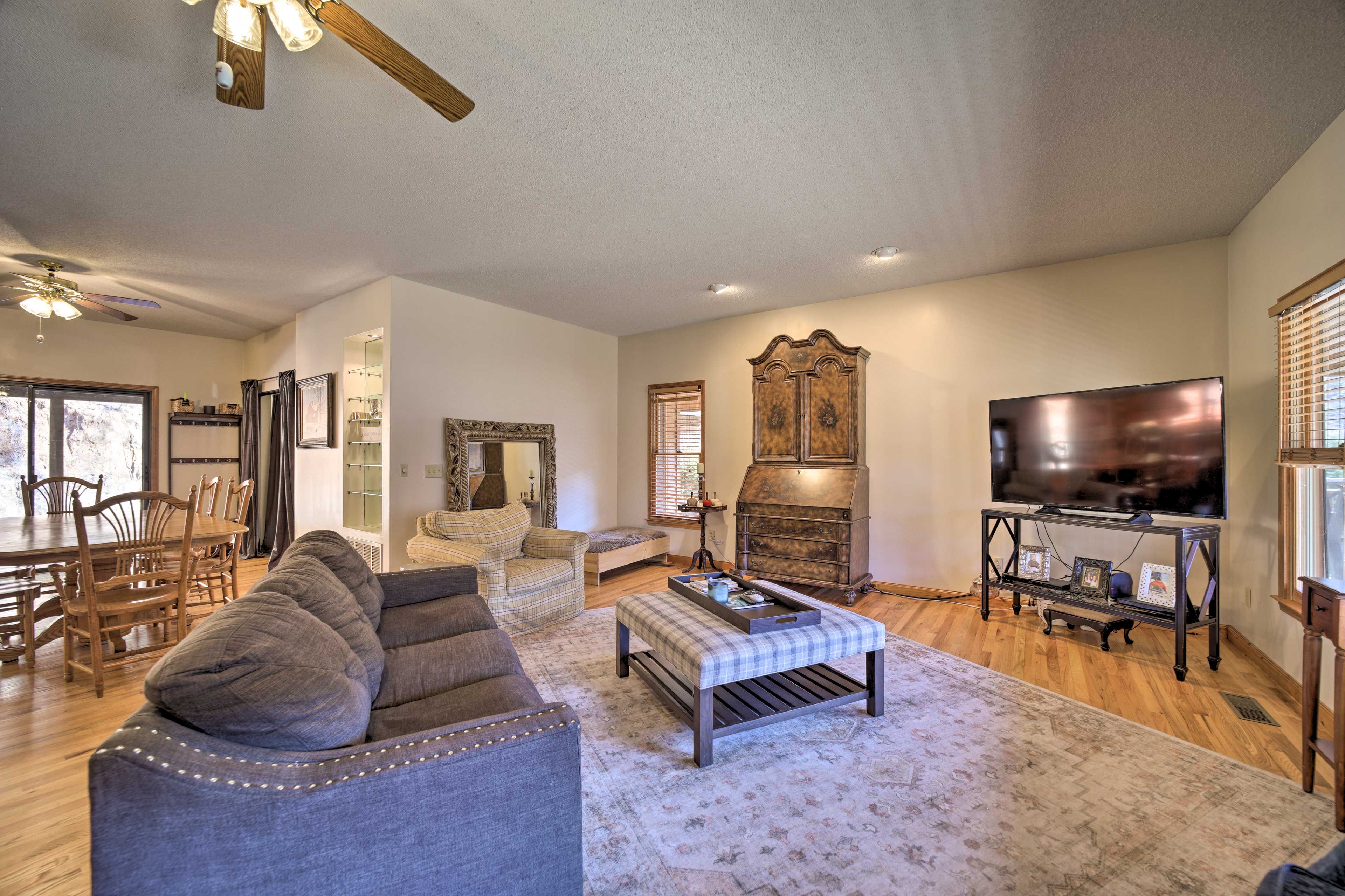 Living Room | Smart TV | Main Floor