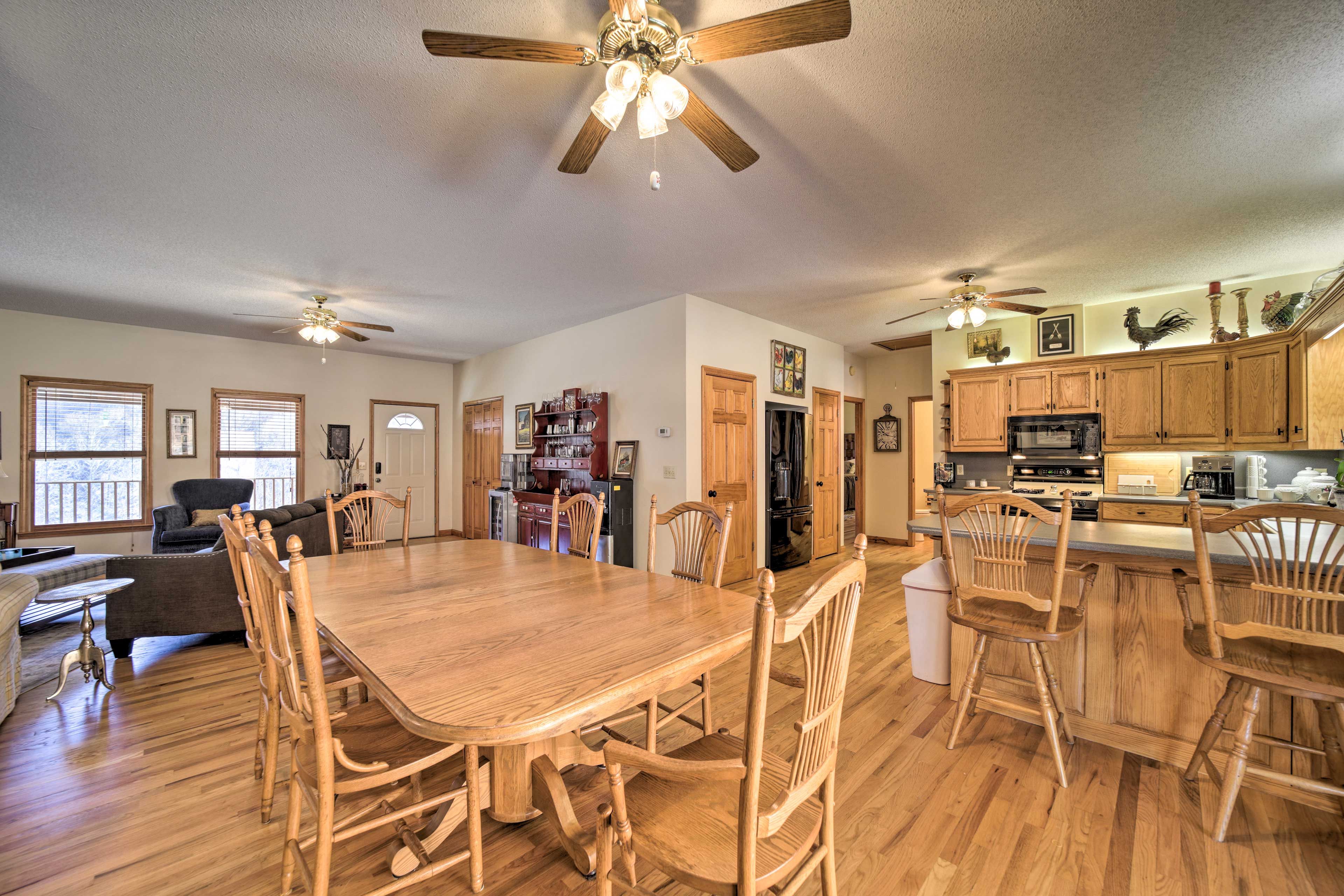Dining Area | Dishware & Flatware Provided