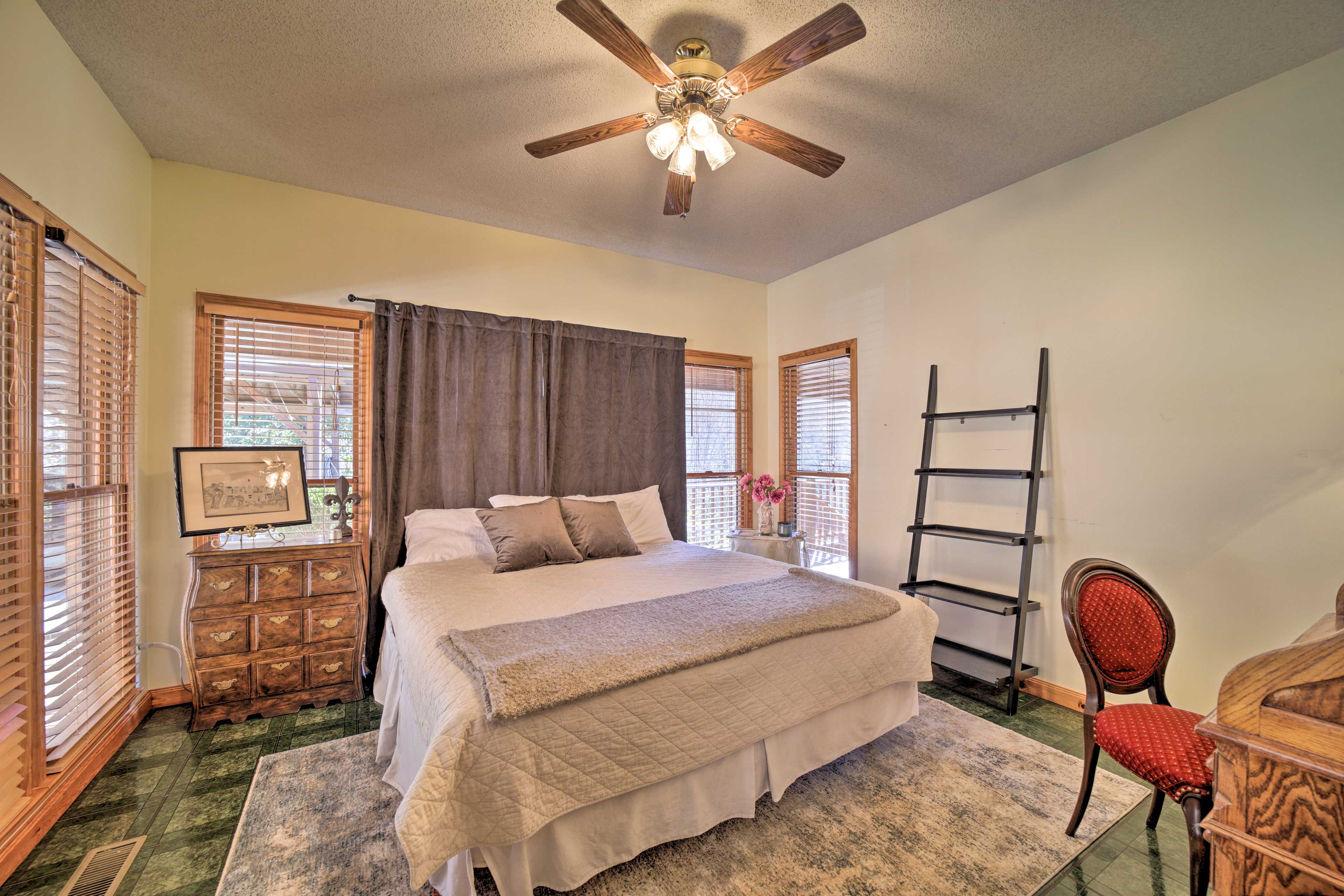 Bedroom 2 | King Bed | Main Floor