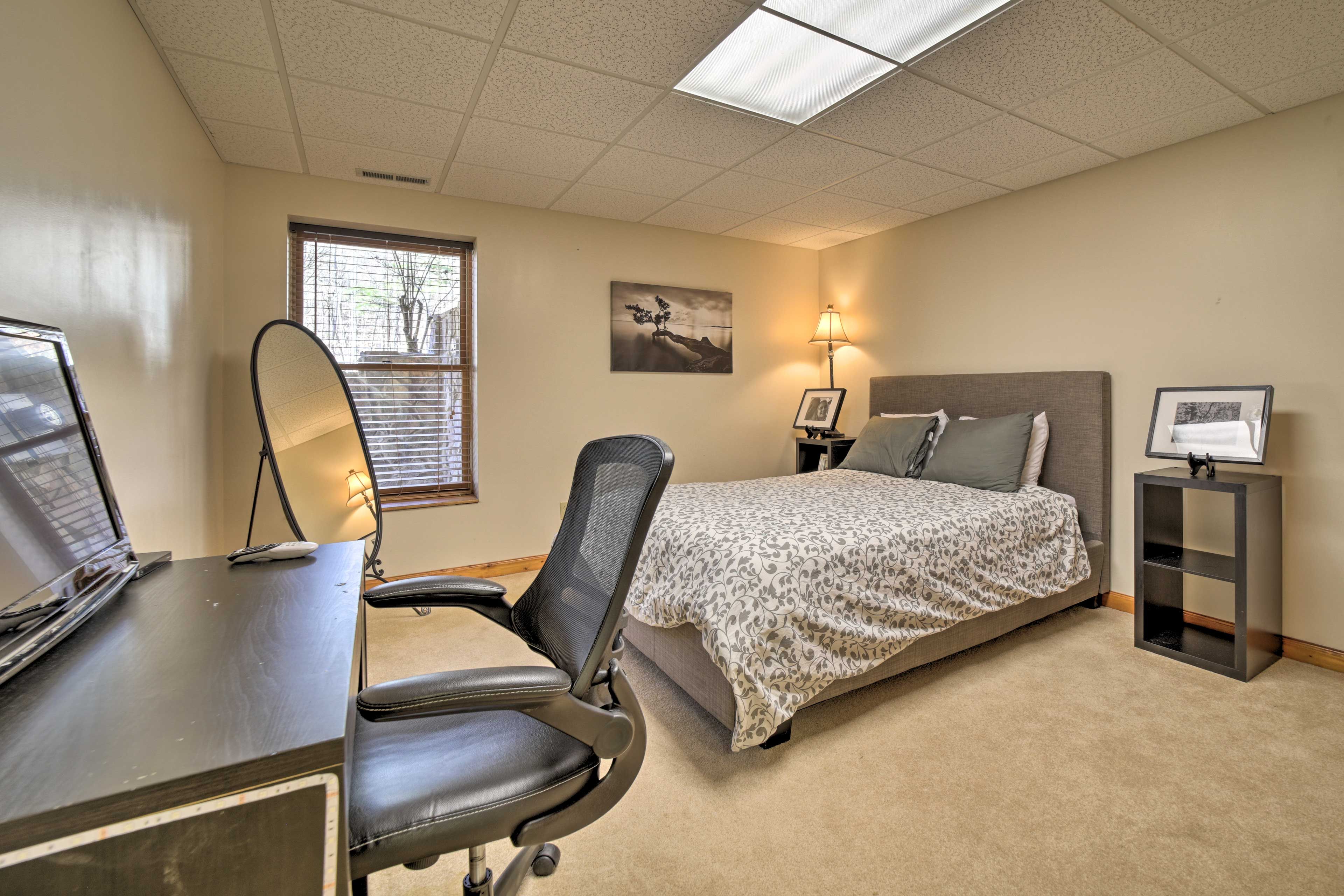 Bedroom 3 | Queen Bed | Lower Floor
