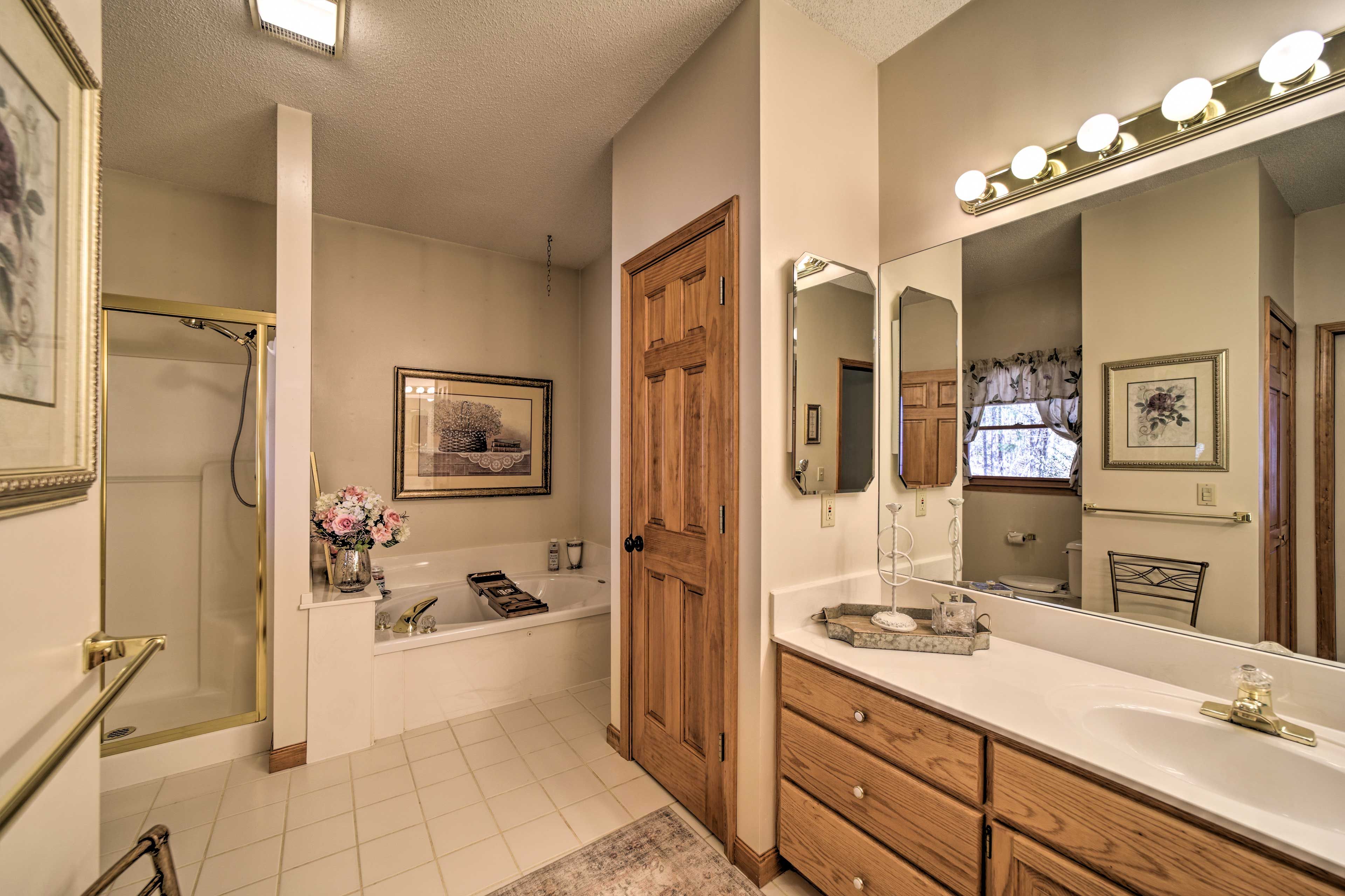 En-Suite Bathroom | Towels Provided